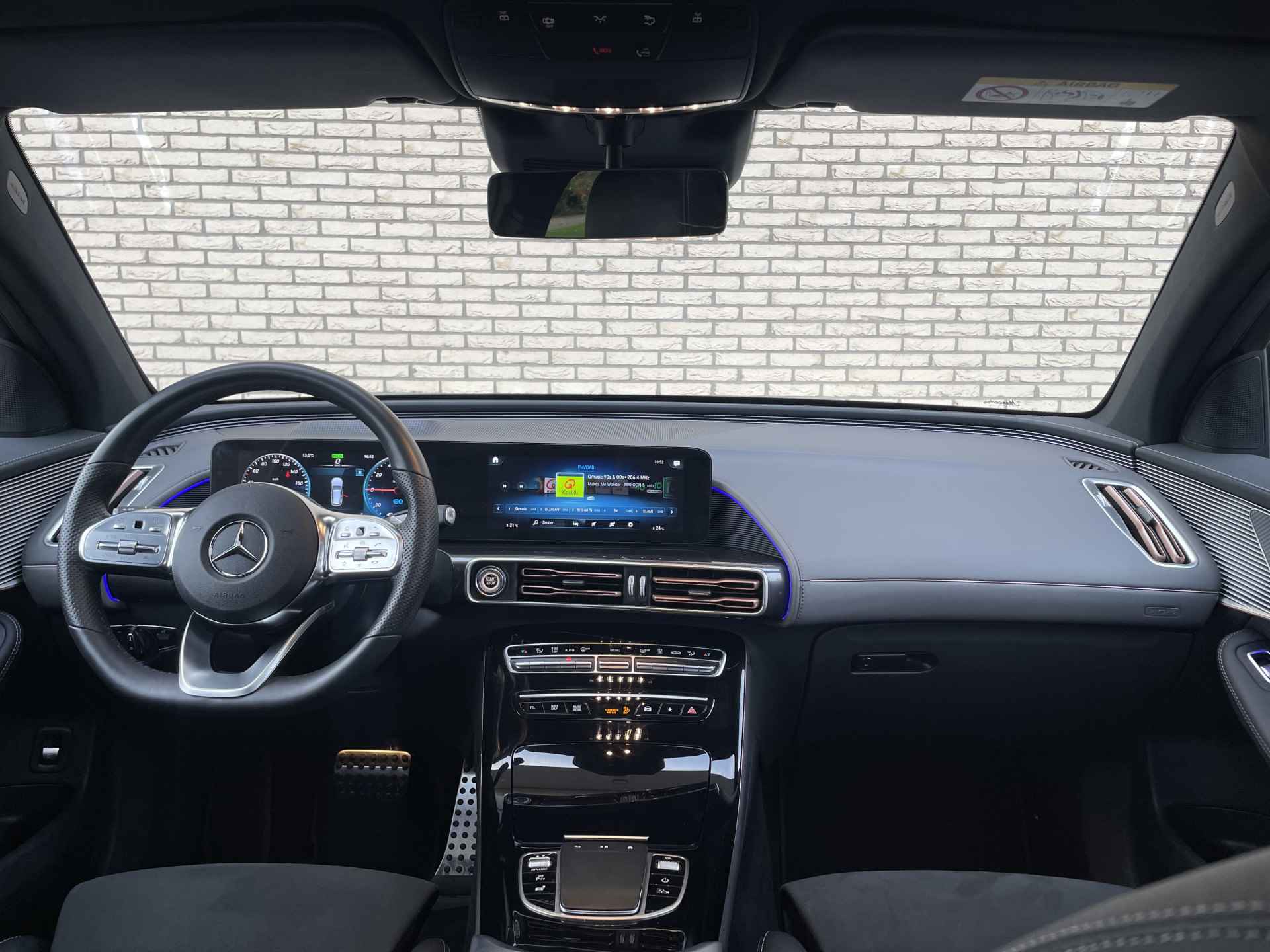 Mercedes-Benz EQC 400 4-Matic AMG Line 80 kWh l Rij-assistentie l Head-up l Trekhaak l Carplay l Memory Seats l - 12/25