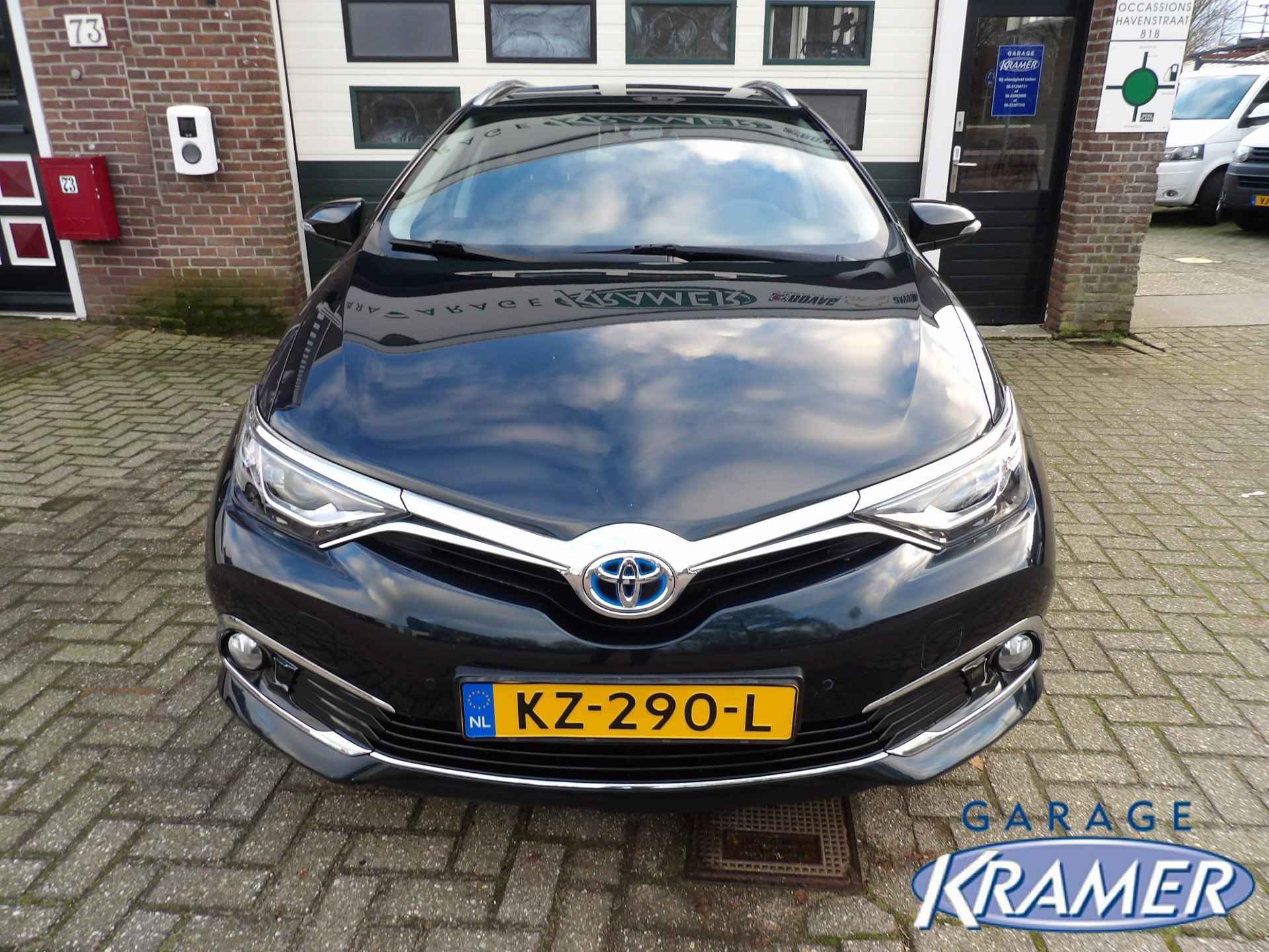 Toyota Auris Touring Sports 1.8 Hybrid Lease pro - 2/33