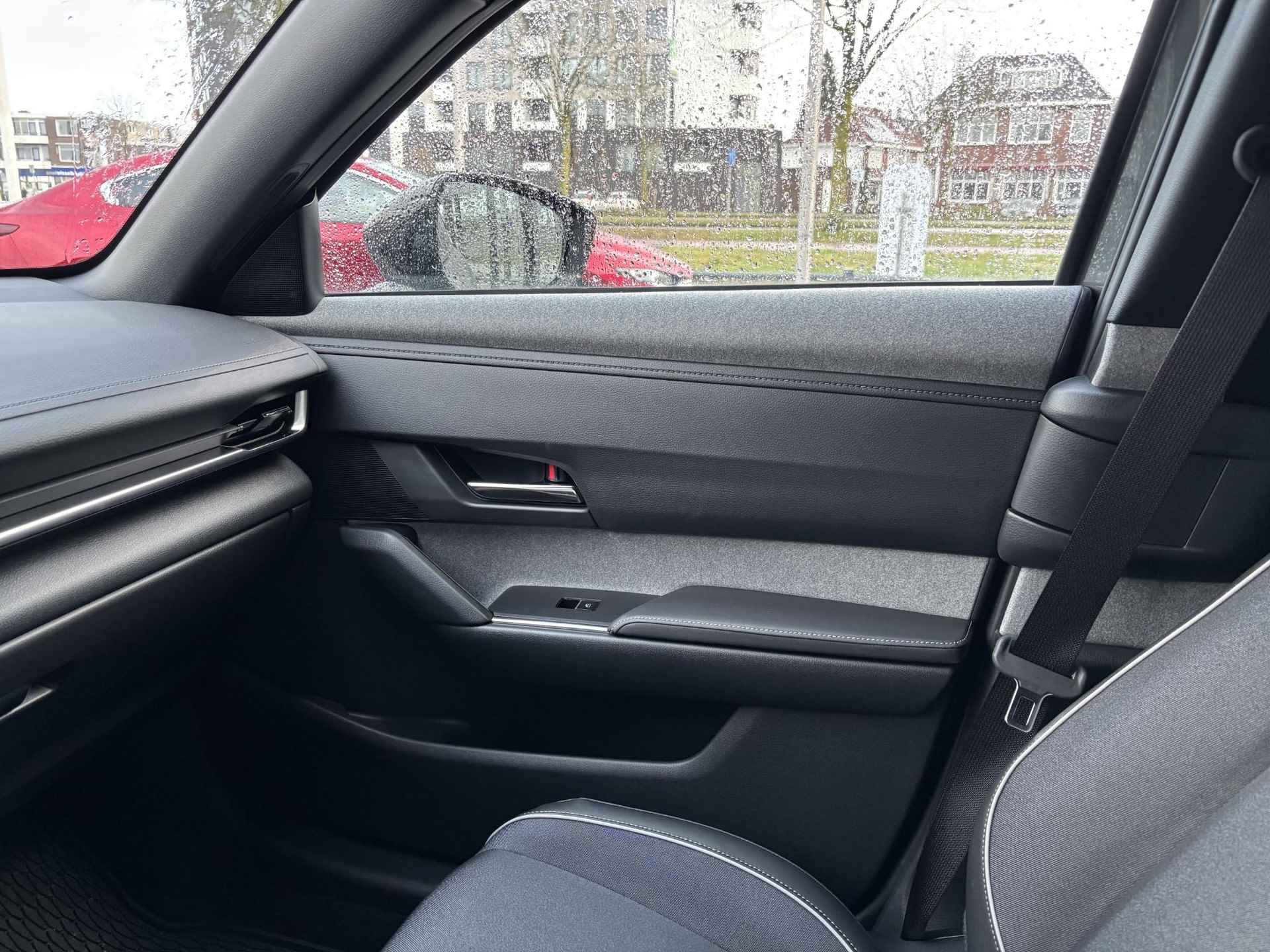 Mazda MX-30 e-SkyActiv R-EV 170 Makoto - Urban interieur/1e eigenaar/Dealeronderhouden/Navi/HUD/Keyless/ECC/CarPlay - 25/38