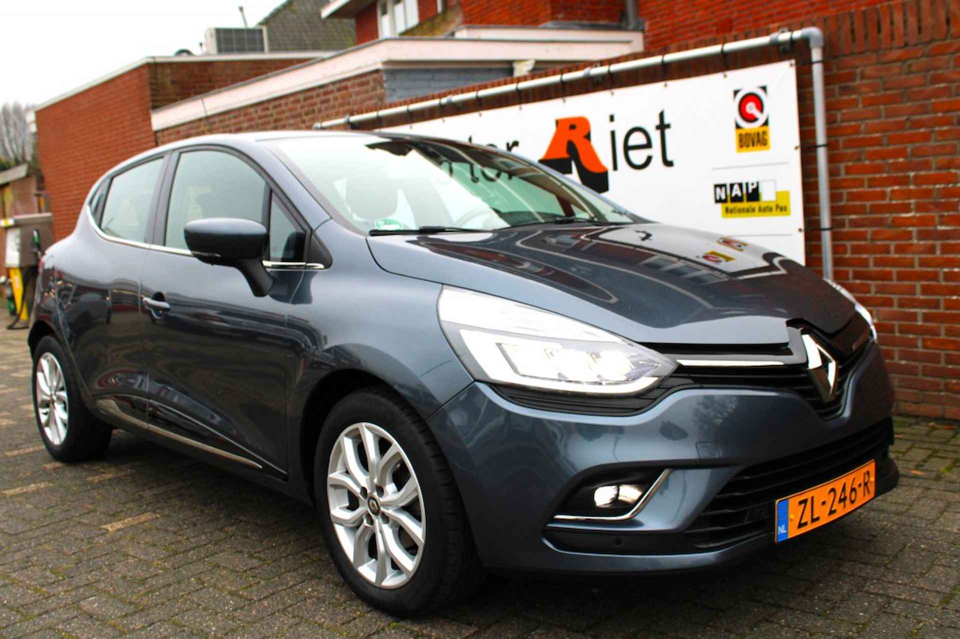 RENAULT Clio TCe 90 pk Intens met o.a. camera, parkeersensoren V.+A. - 8/37