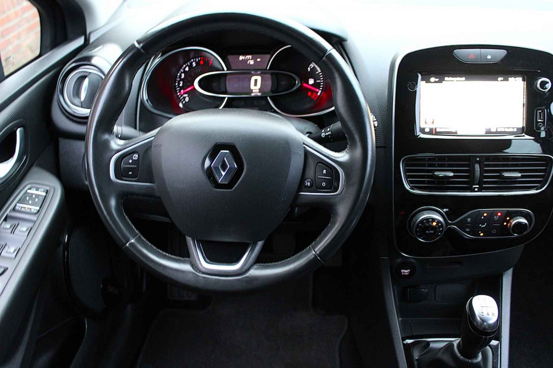 RENAULT Clio TCe 90 pk Intens met o.a. camera, parkeersensoren V.+A. - 22/37