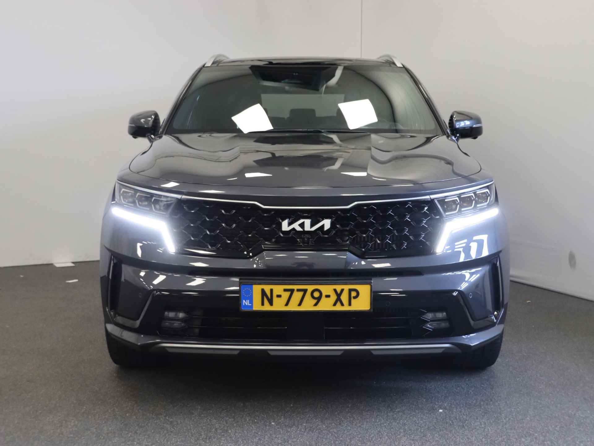 Kia Sorento 1.6T Hybrid ExecutiveLine 7zits | Stoel verwarming en koeling | Rondom camera | Lederen bekleding | Elektrisch bedienbare voorstoelen | HUD | dodehoek detectie | - 2/56