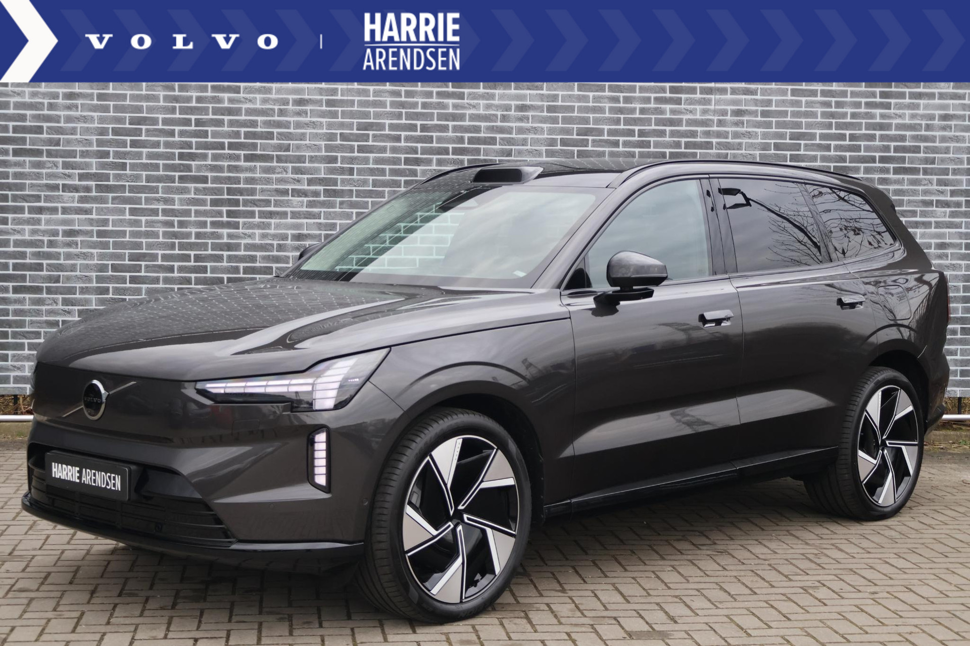 Volvo EX90 Twin Motor Performance Plus 7p. 111 kWh | 360 camera | Luchtvering | 7 zitplaatsen | Bose Soundsystem | 22 inch velgen | Schuif\kanteldak | Pilot assist pakket | verwarmde voorstoelen, achterbank en stuurwiel | Extra getint glas | Trekhaak |