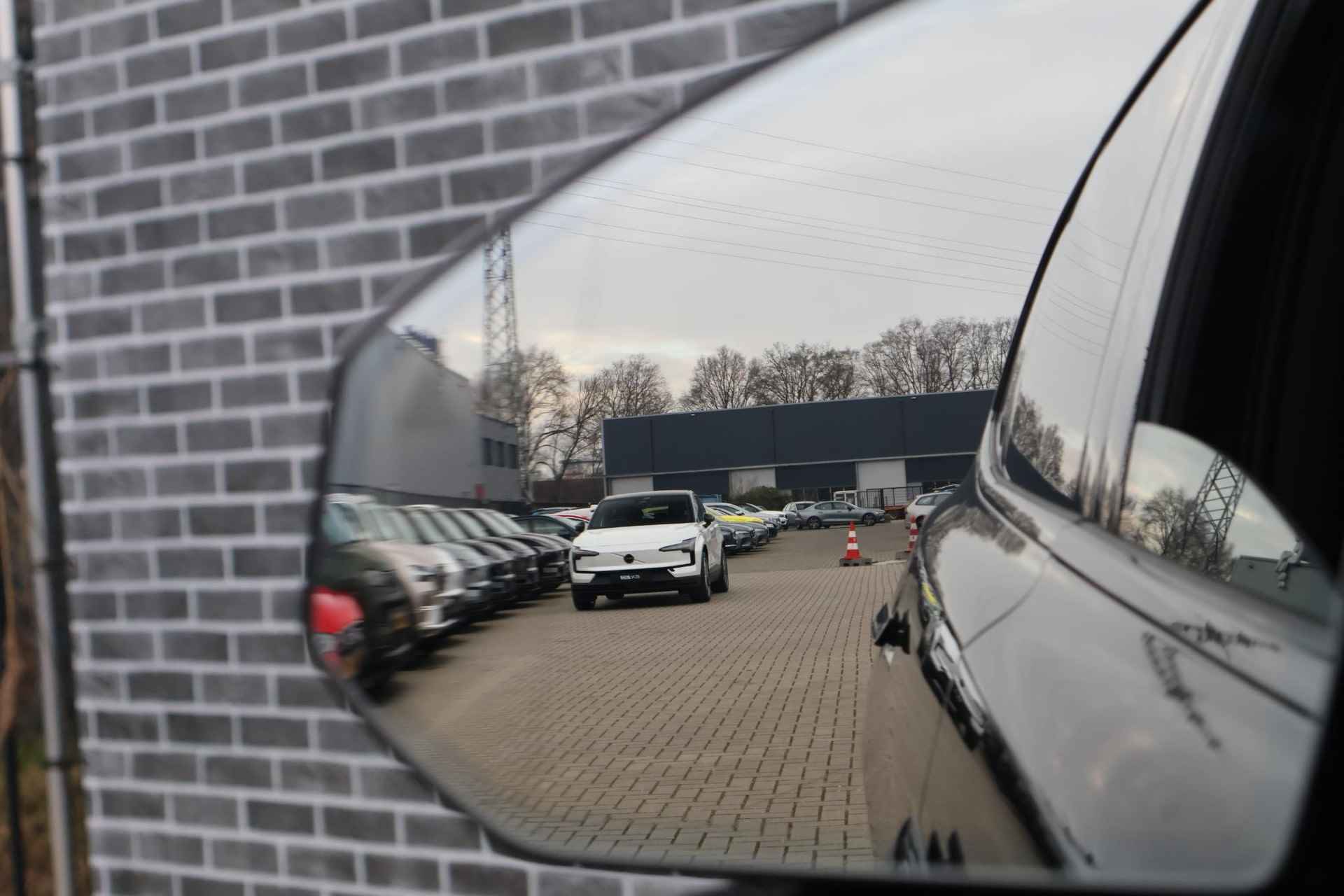 Volvo EX90 Twin Motor Performance Plus 7p. 111 kWh | 360 camera | Luchtvering | 7 zitplaatsen | Bose Soundsystem | 22 inch velgen | Schuif\kanteldak | Pilot assist pakket | verwarmde voorstoelen, achterbank en stuurwiel | Extra getint glas | Trekhaak | - 32/37