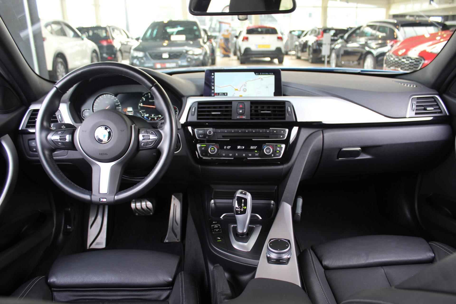 BMW 3-serie Touring 318i M Sport | PANORAMA| TREKHAAK | LEDER - 10/40
