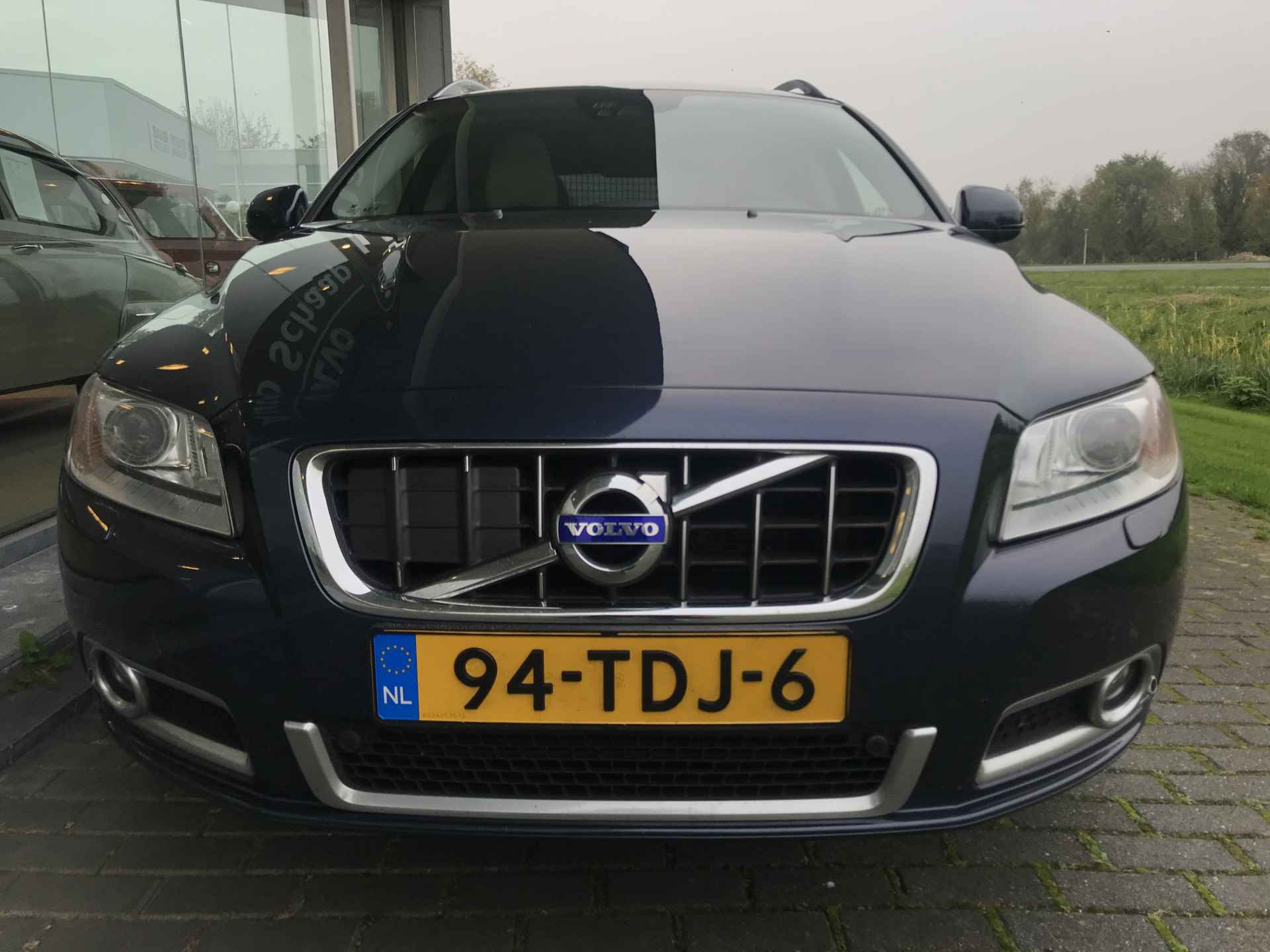 Volvo V70 2.0 D3 Limited Edition Automaat | Rijklaar incl garantie | Adaptieve cruise Trekhaak Schuifdak Xenon - 8/36