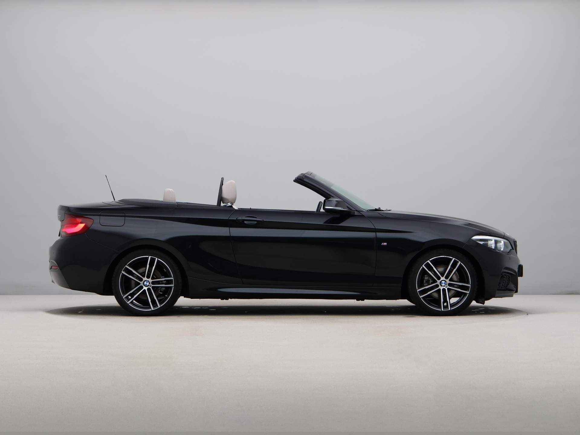 BMW 2 Serie Cabrio 220i High Exe M-Sport Aut. - 11/32