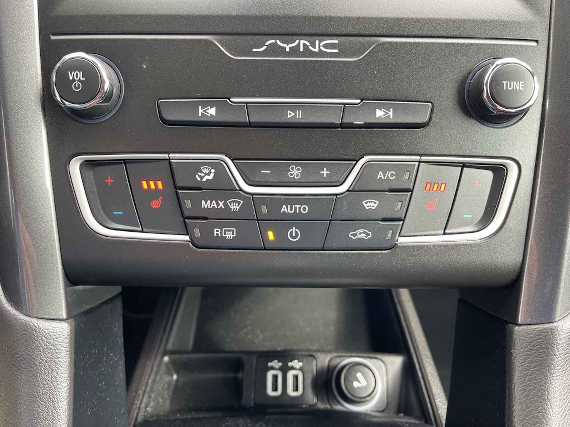 Ford Mondeo Wagon 2.0 IVCT HEV Titan. Carplay, Nav, Clima, Camera - 24/29