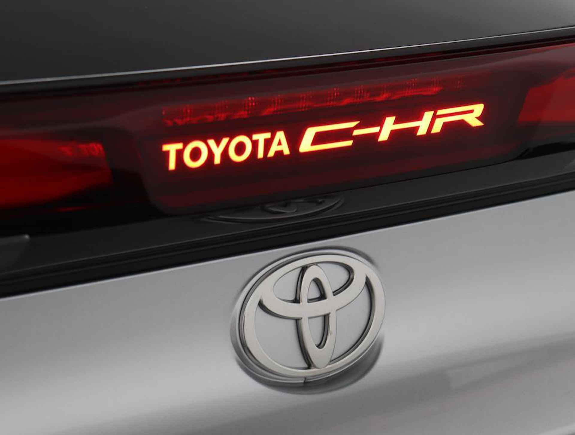 Toyota C-HR 2.0 Plug-in Hybrid 220 First Edition | Stoelverwarming | Climate control | Cruise control | - 43/82