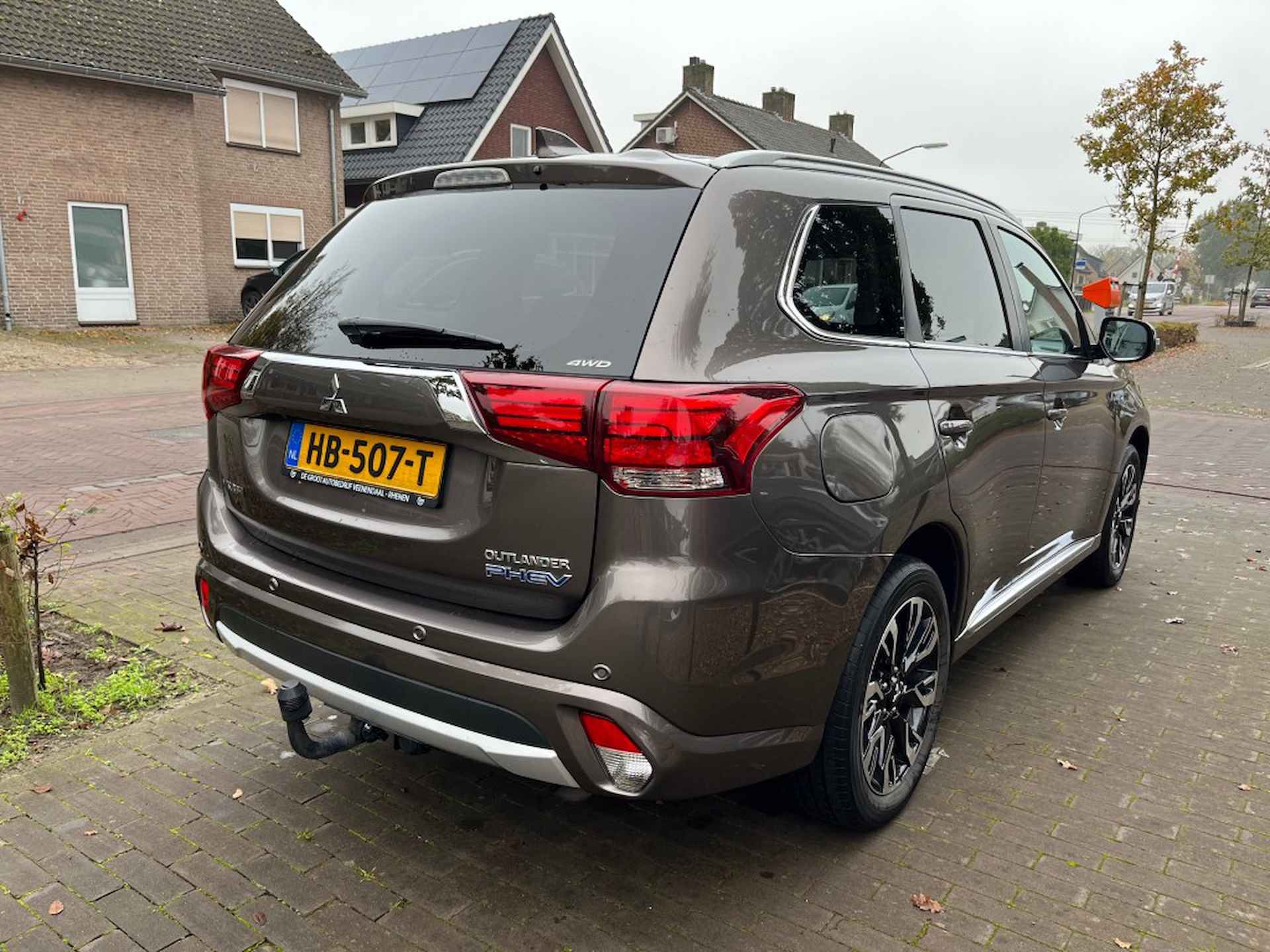 MITSUBISHI Outlander 2.0 PHEV EXECUTIVE EDITION / NAVI / CAMERA / STOELVERW. / DAB - 6/17