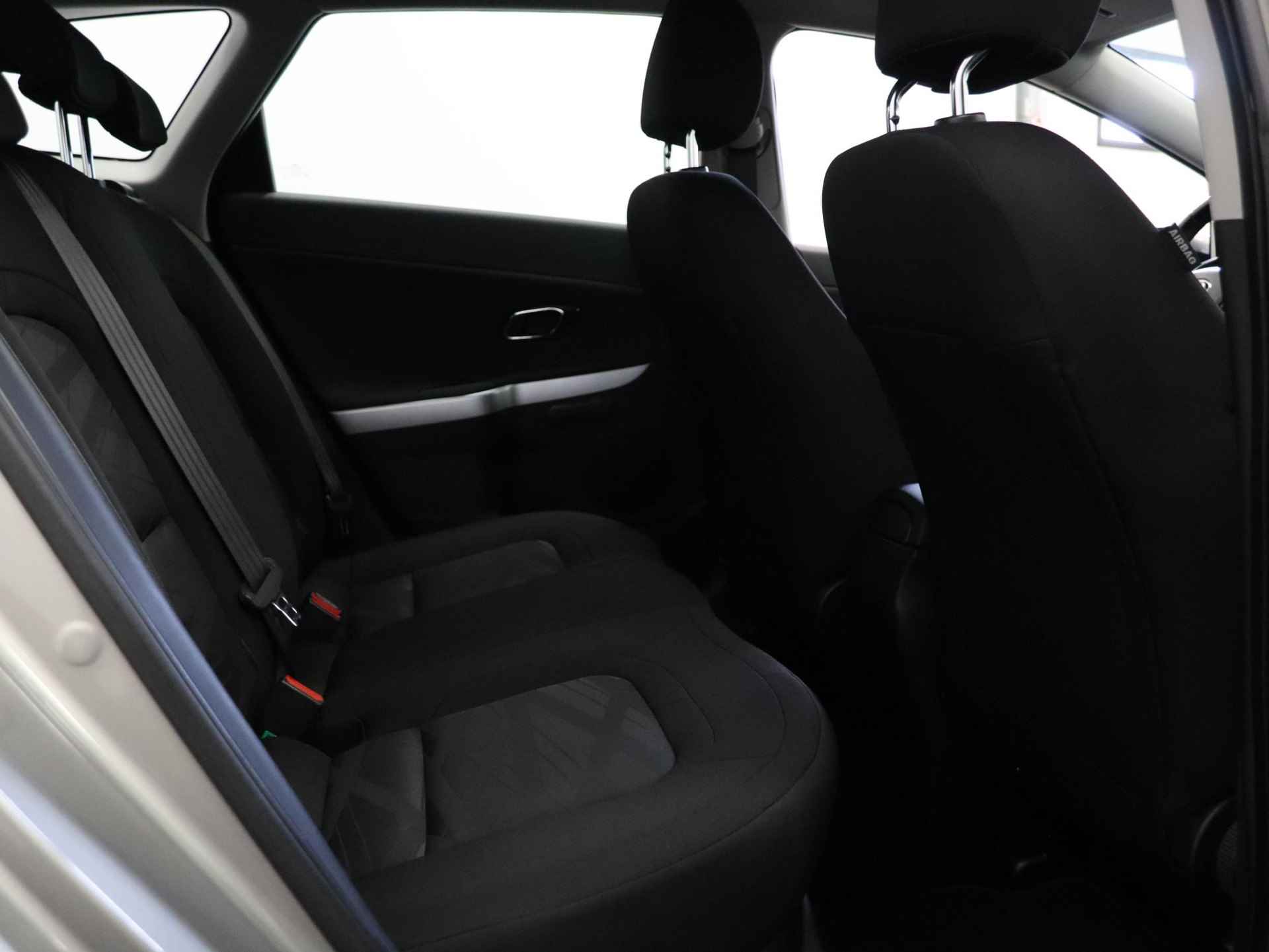 Kia cee'd 1.0 T-GDi First Edition | Navigatie | Camera | Bluetooth | Airco | Cruise control | Parkeersensoren achter | - 17/32