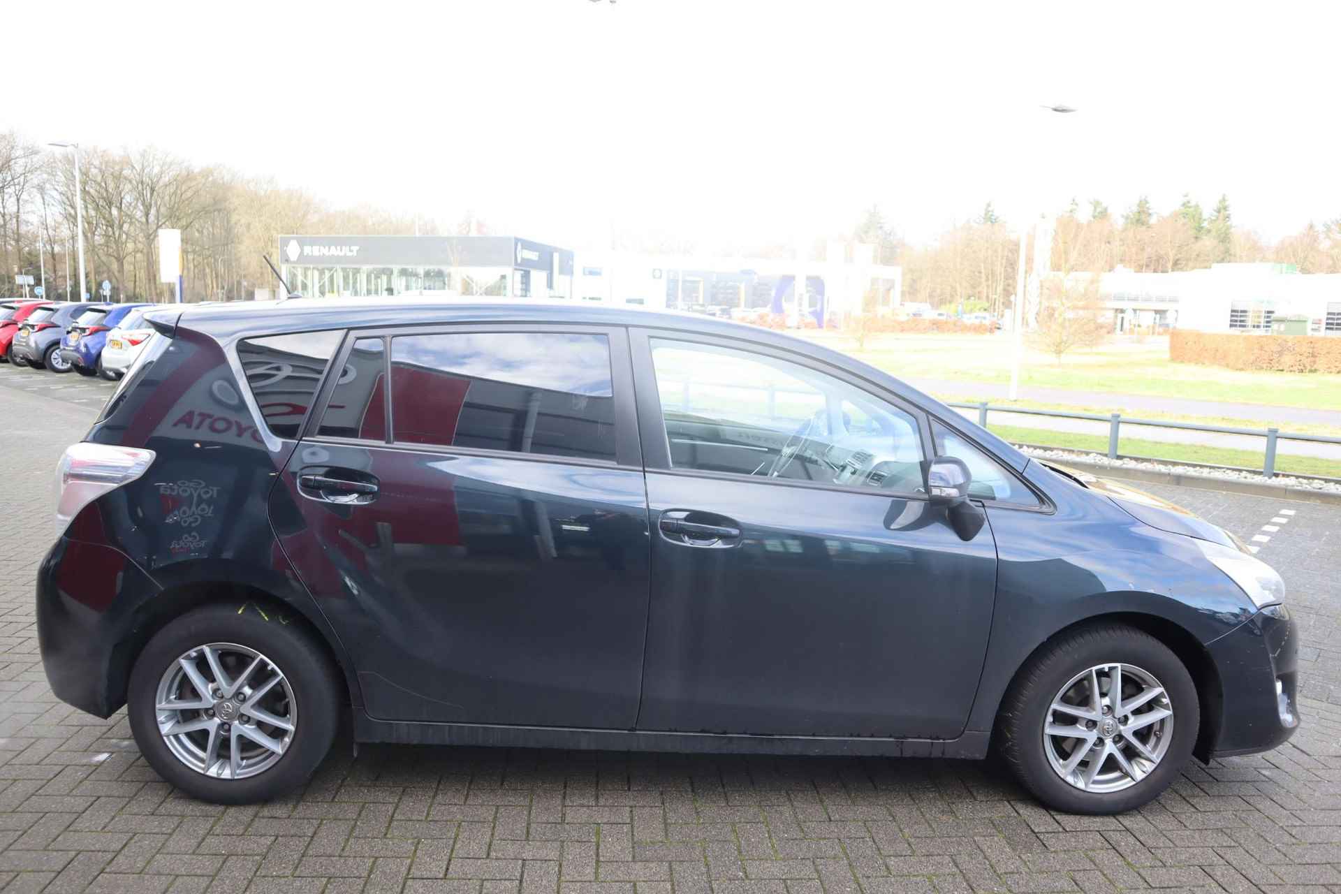 Toyota Verso 1.8 VVT-i ASPIRATION AUTOMAAT NAVI PANODAK TREKHAAK STOELVERWARMING PRIVACY-GLASS LM-VELGEN - 9/36