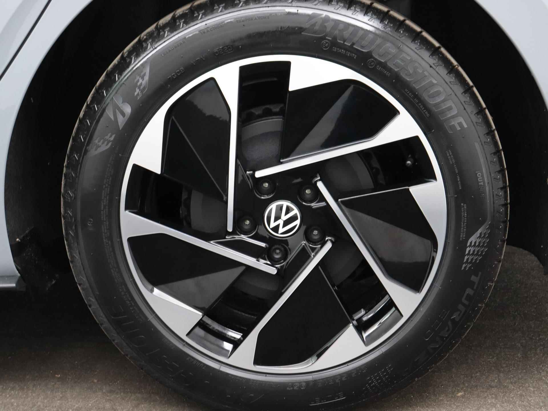 Volkswagen ID.3 Pro Edition 58 kWh | DEMO AUTO | ACHTERUITRIJCAMERA | PARKEER ASSISTENT | PARKEERSENSOREN VOOR + ACHTER | STUURVERWARMING | STOELVERWARMING | WARMTEPOMP | NAVIGATIE | ADAPTIVE CRUISE-CONTROL | APPLE CARPLAY | ANDOID AUTO| - 12/18