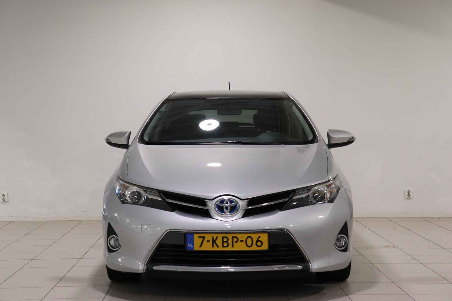 Toyota Auris 1.8 Hybrid Aspiration, Panoramisch dak, Stootlijsten, Apple carplay / Android auto, All season banden, Camera! - 12/35