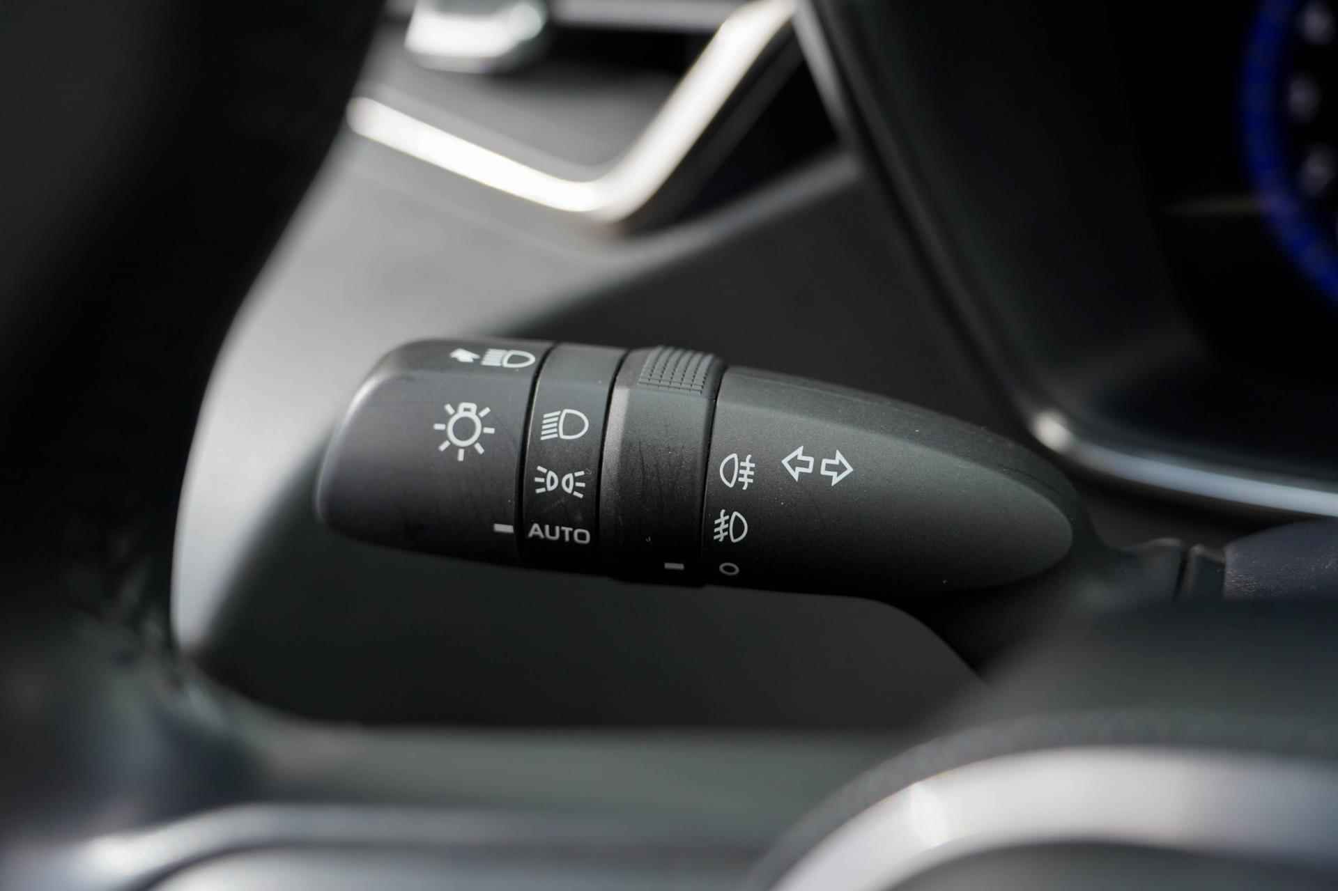 Toyota Corolla 1.8 Hybrid Dynamic |Apple Carplay|Navi|Camera - 12/38