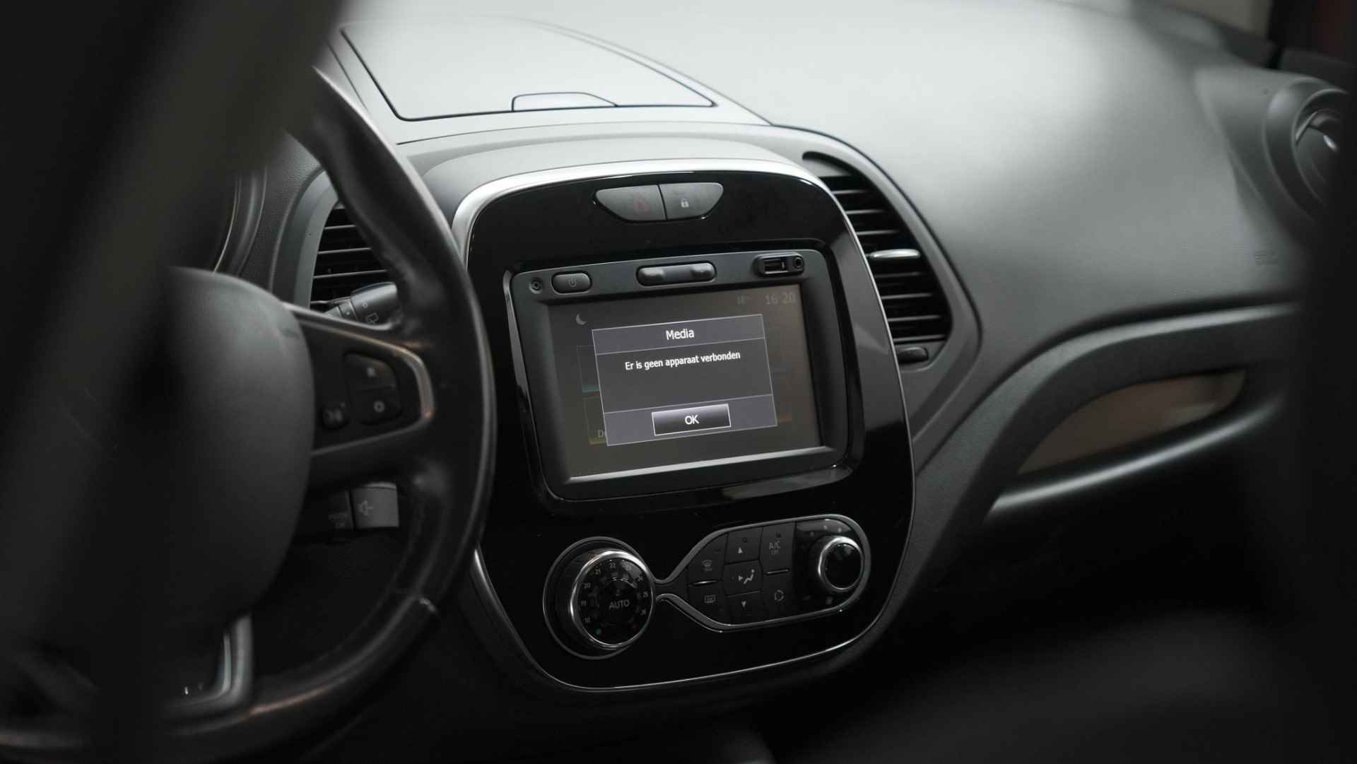 Renault Captur TCe 90 Intens | Parkeersensoren | Navigatie | Climate Control | 17 Inch Lichtmetalen Velgen - 44/62