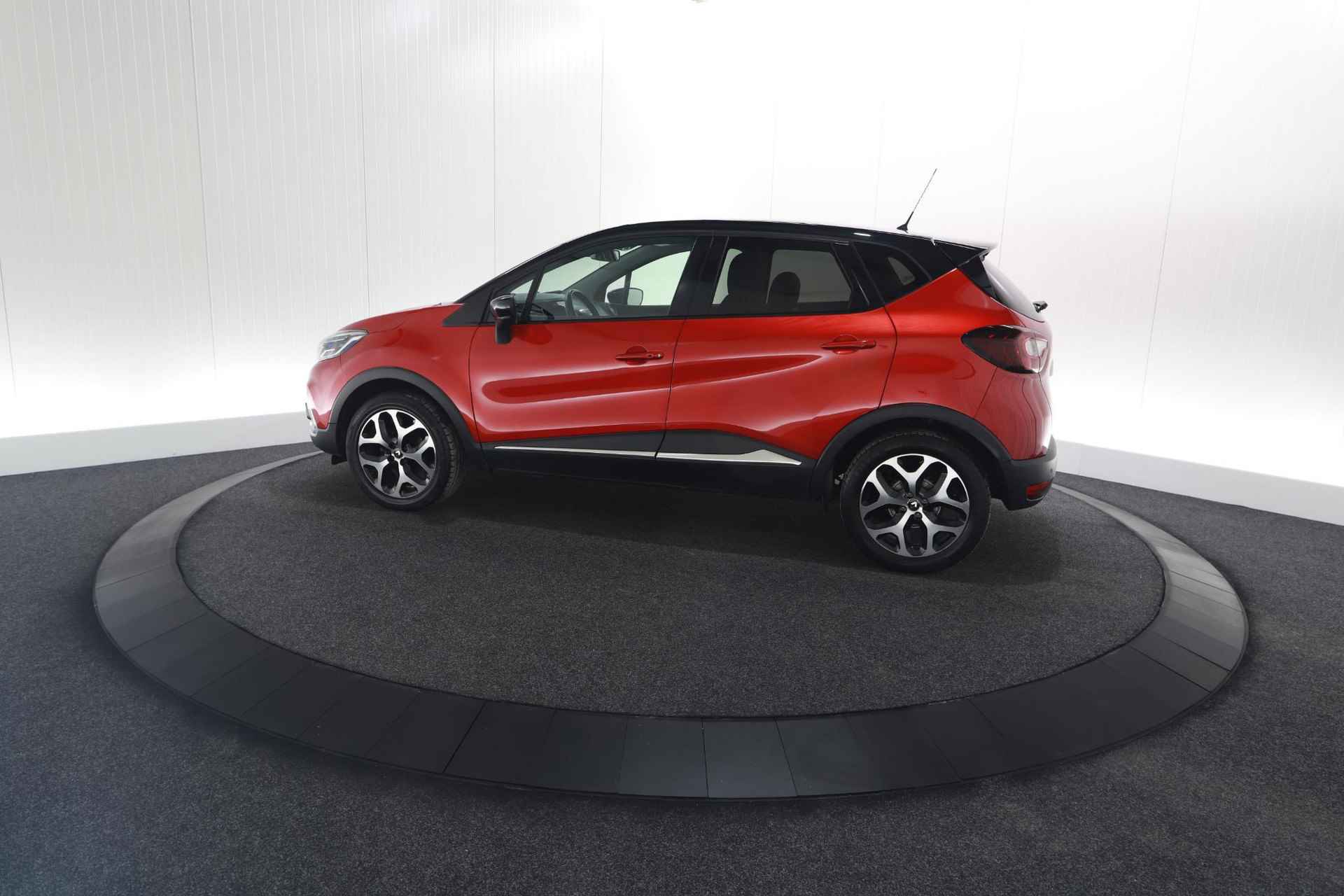 Renault Captur TCe 90 Intens | Parkeersensoren | Navigatie | Climate Control | 17 Inch Lichtmetalen Velgen - 56/62