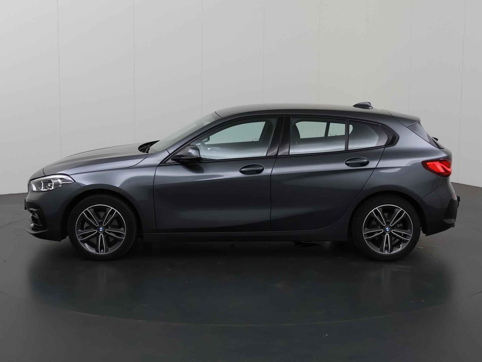 BMW 1-serie 118i Executive Sport | Trekhaak | Sportstoelen | Virtual Cockpit | Keyless Go | Navigatie | Parkeersensoren | - 6/39