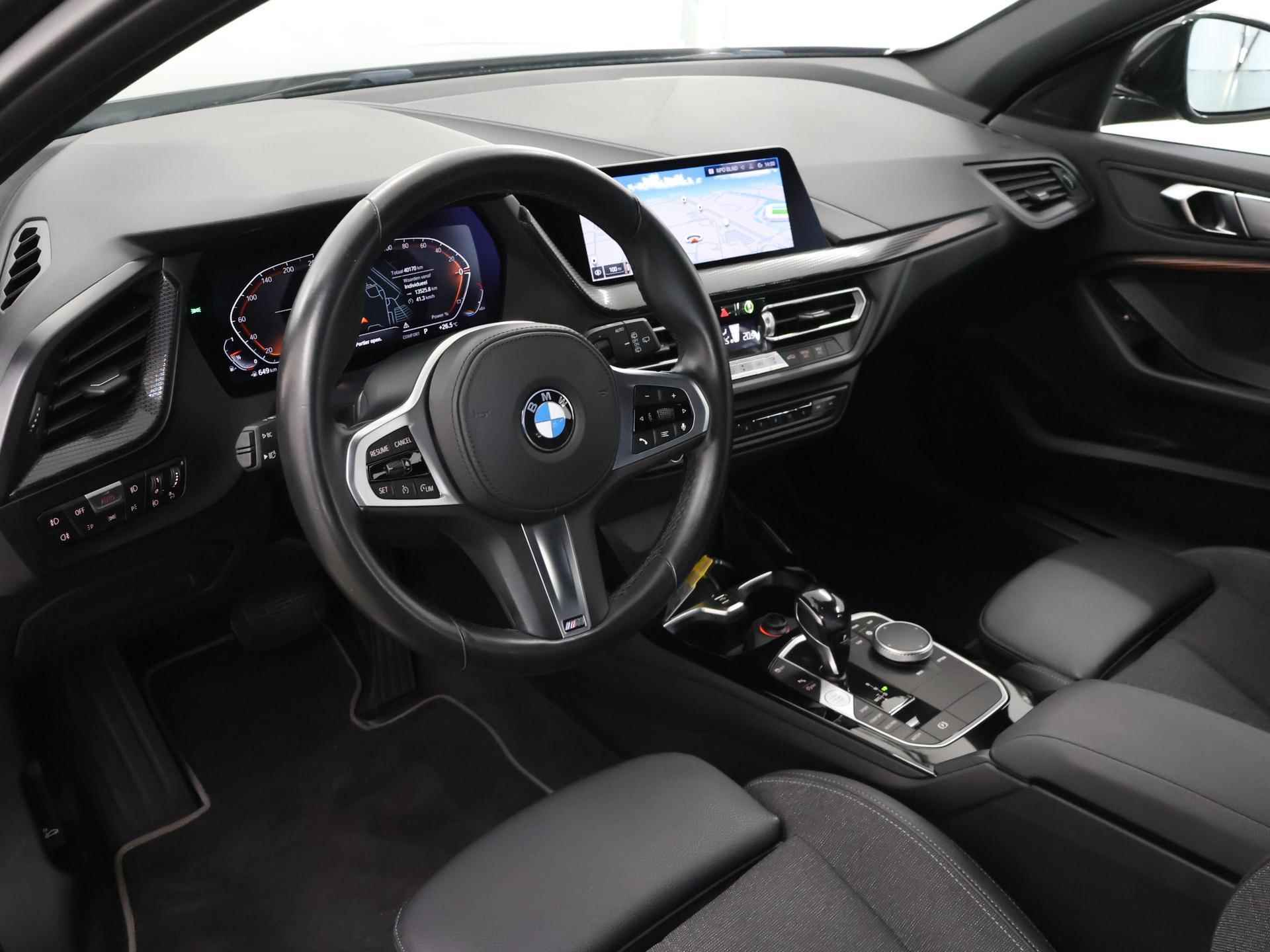 BMW 1-serie 118i Executive Sport | Trekhaak | Sportstoelen | Virtual Cockpit | Keyless Go | Navigatie | Parkeersensoren | - 8/39