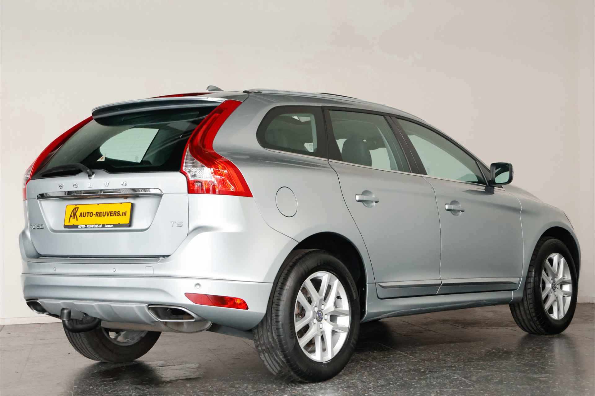 Volvo XC60 2.0 T5 FWD Polar+ / Pano / Leder / Standkachel / BiXenon / Trekhaak - 2/26