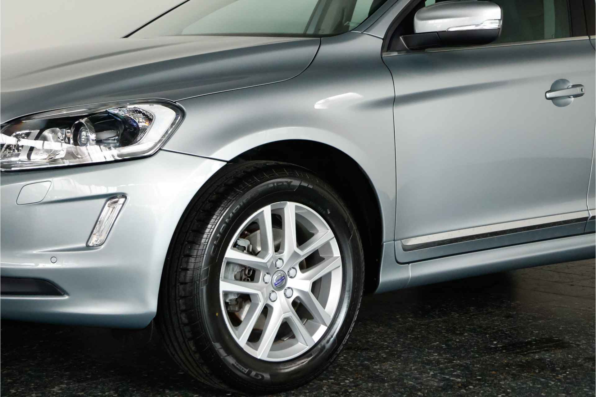 Volvo XC60 2.0 T5 FWD Polar+ / Pano / Leder / Standkachel / BiXenon / Trekhaak - 25/26