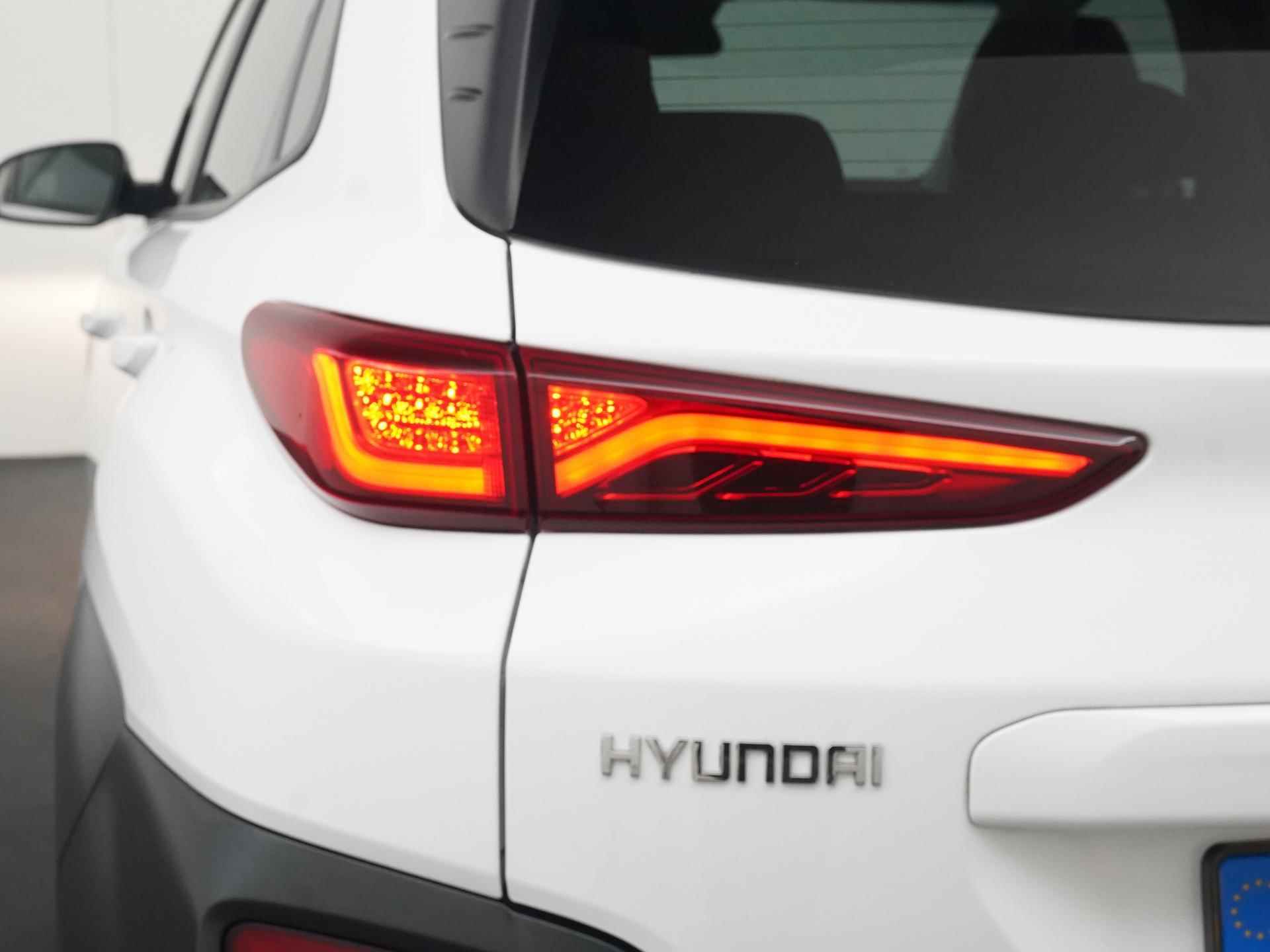 Hyundai Kona EV Fashion Design 64 kWh 3 fase | Schuifdak | Head Up | KRELL Audio | Zondag Open! - 24/42