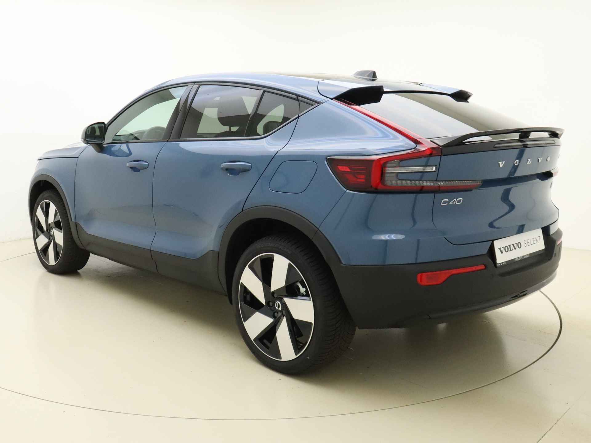 Volvo C40 Extended Range Ultimate 82 kWh / 20'' / Nubuck / Donker glas / Elektr. Stoelen / Panoramadak / H&K Audio / Stoel + Stuurw. Verwarming / - 6/41