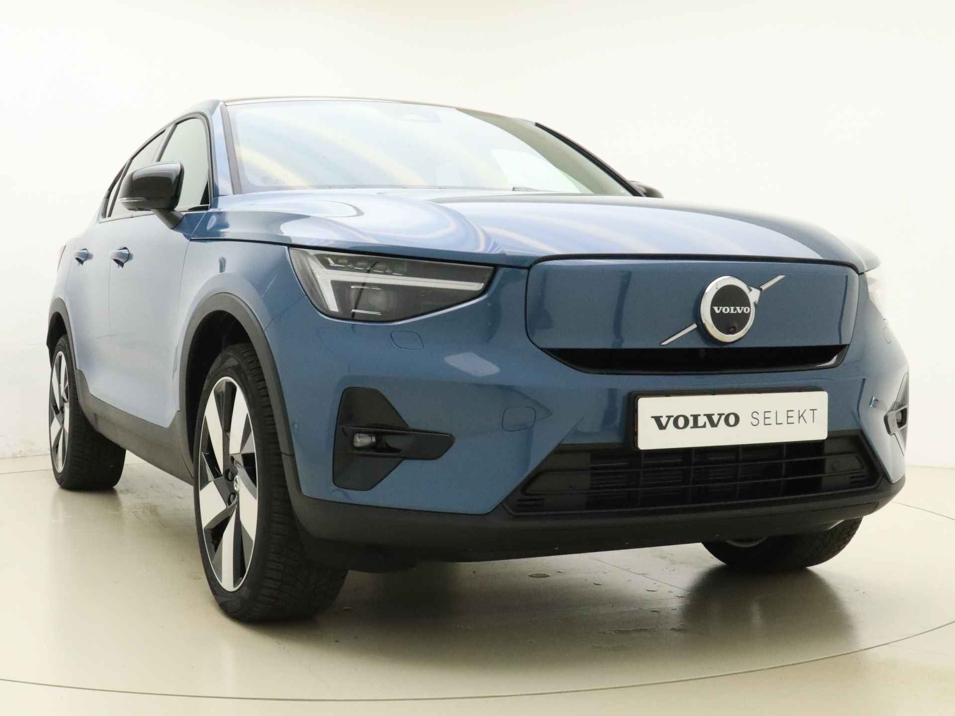 Volvo C40 Extended Range Ultimate 82 kWh / 20'' / Nubuck / Donker glas / Elektr. Stoelen / Panoramadak / H&K Audio / Stoel + Stuurw. Verwarming / - 21/41