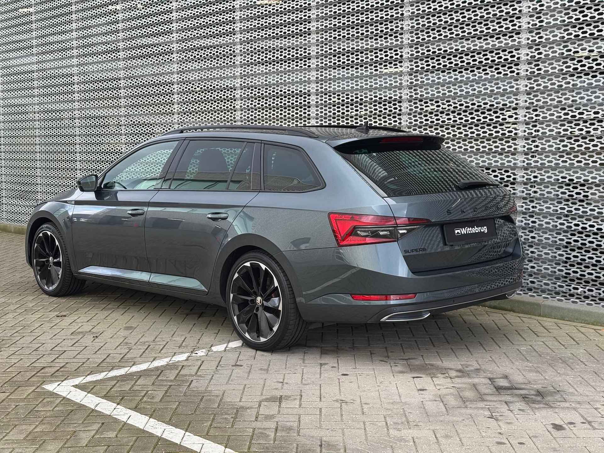 Škoda Superb Combi 1.4 TSI iV 218PK DSG Sportline Business / 19" LMV / Digitale Cockpit / Panoramadak / Hald-Lederen Bekleding / Standkachel - 6/28