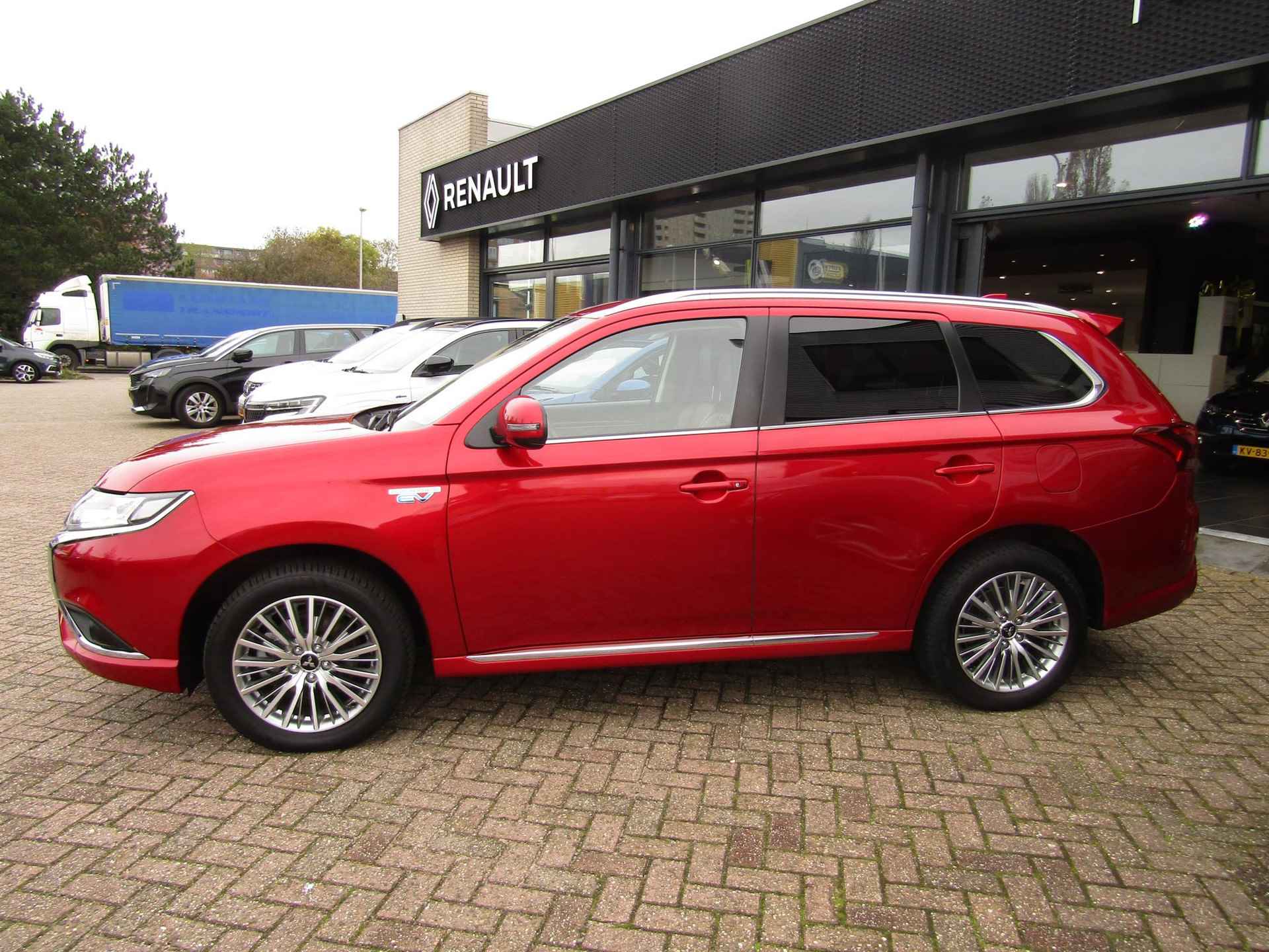 Mitsubishi Outlander 2.4 PHEV Intense+ | LMV | 1500 kg Trekgewicht | Camera | Clima | - 2/31