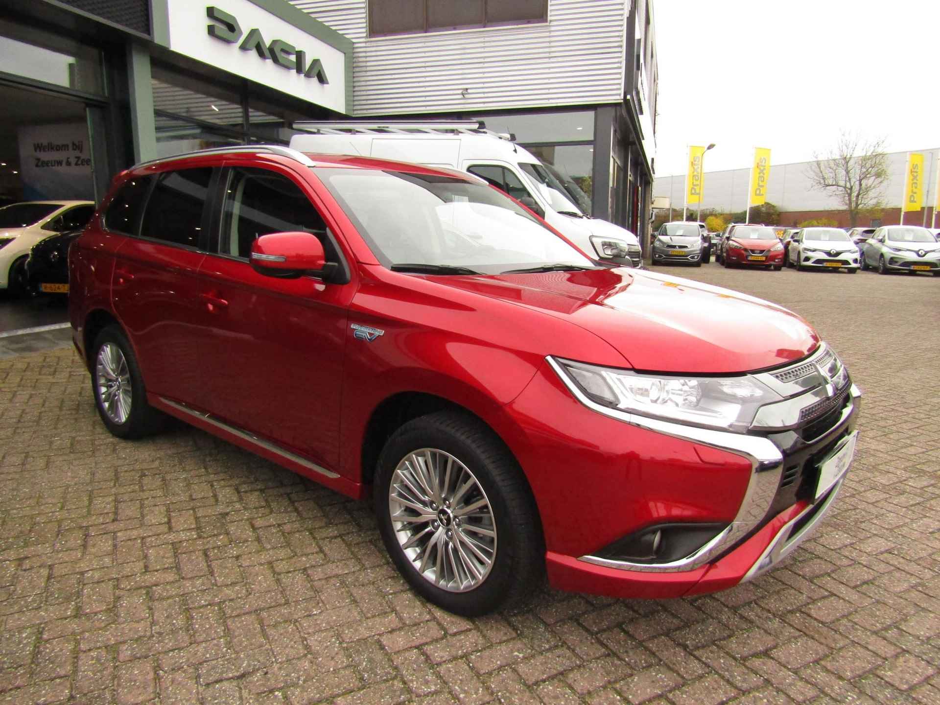 Mitsubishi Outlander 2.4 PHEV Intense+ | LMV | 1500 kg Trekgewicht | Camera | Clima | - 4/31