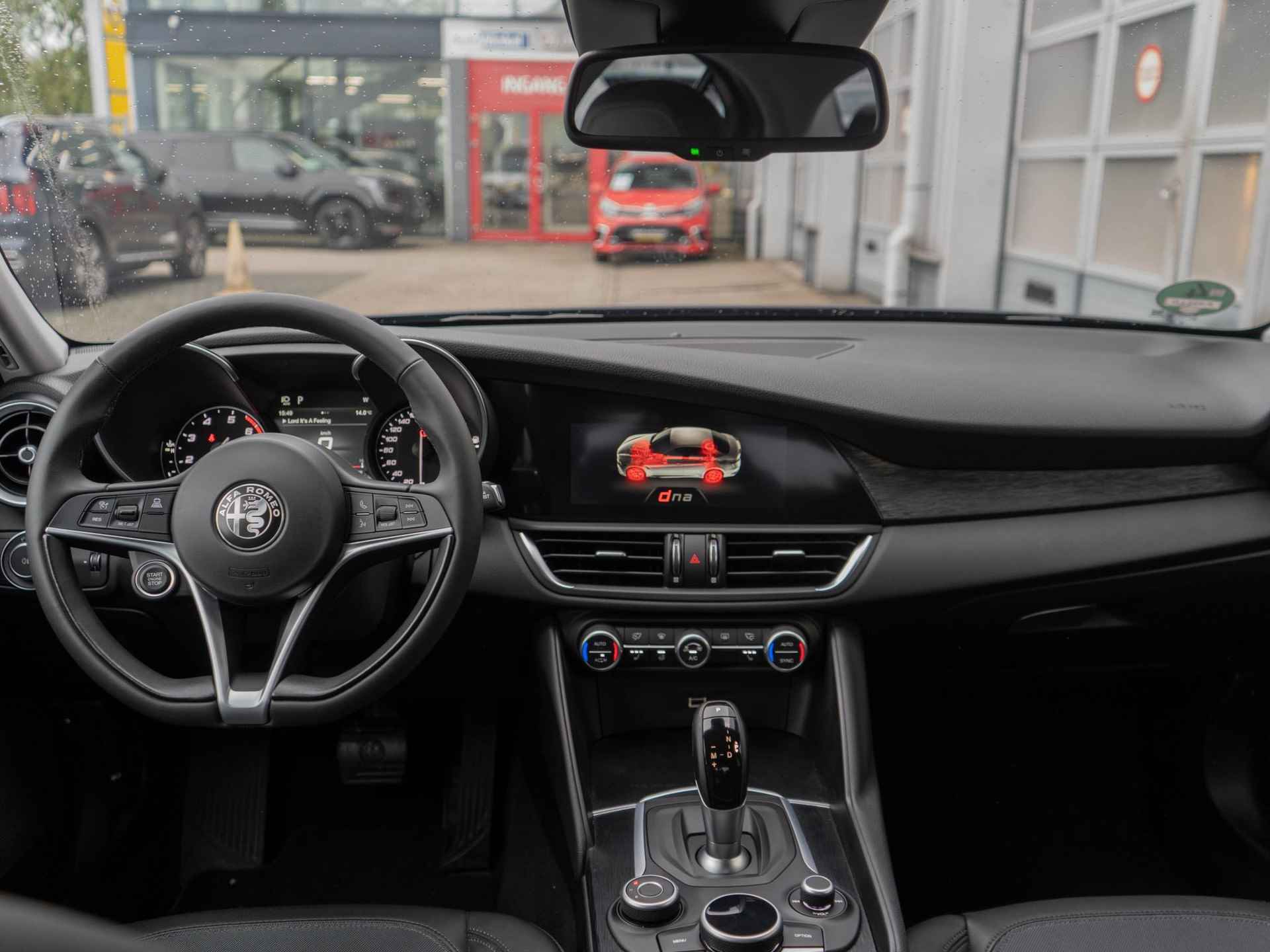 Alfa Romeo Giulia 2.0 Turbo Aut. 200pk Super | Navi | Camera | 18" | Apple Carplay | Stoel-/stuur Verwarming | Premium HiFi | Xenon - 11/37