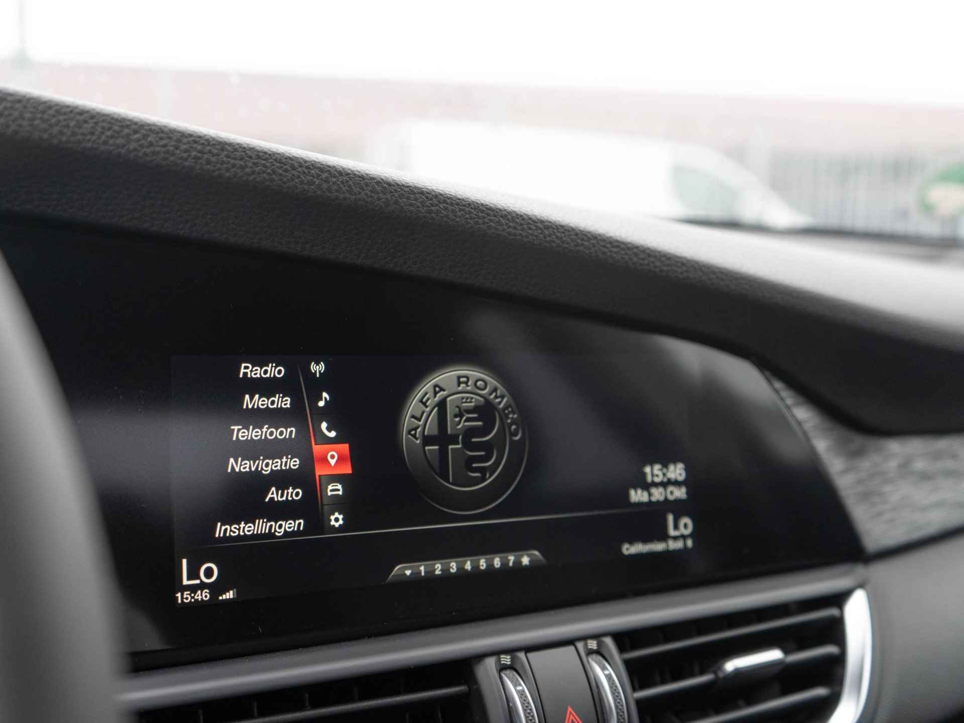 Alfa Romeo Giulia 2.0 Turbo Aut. 200pk Super | Navi | Camera | 18" | Apple Carplay | Stoel-/stuur Verwarming | Premium HiFi | Xenon - 15/37