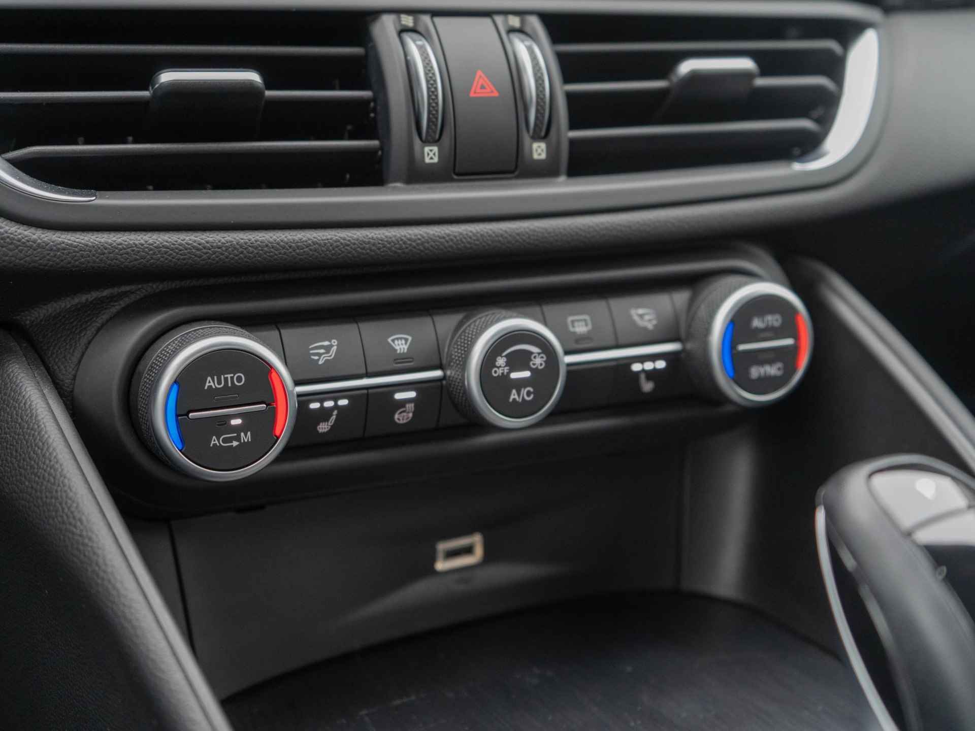 Alfa Romeo Giulia 2.0 Turbo Aut. 200pk Super | Navi | Camera | 18" | Apple Carplay | Stoel-/stuur Verwarming | Premium HiFi | Xenon - 18/37
