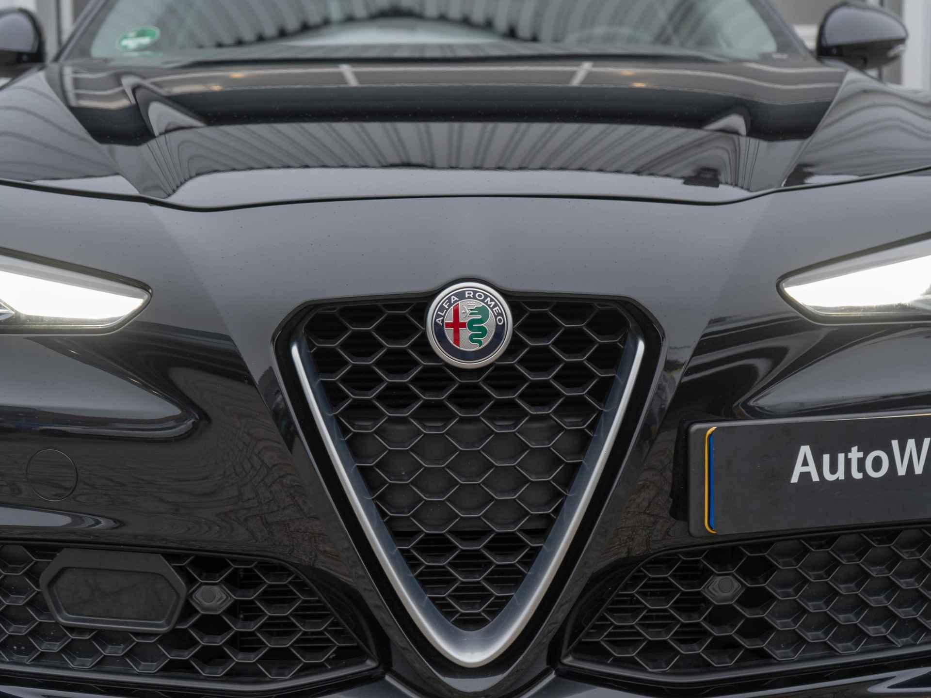 Alfa Romeo Giulia 2.0 Turbo Aut. 200pk Super | Navi | Camera | 18" | Apple Carplay | Stoel-/stuur Verwarming | Premium HiFi | Xenon - 34/37