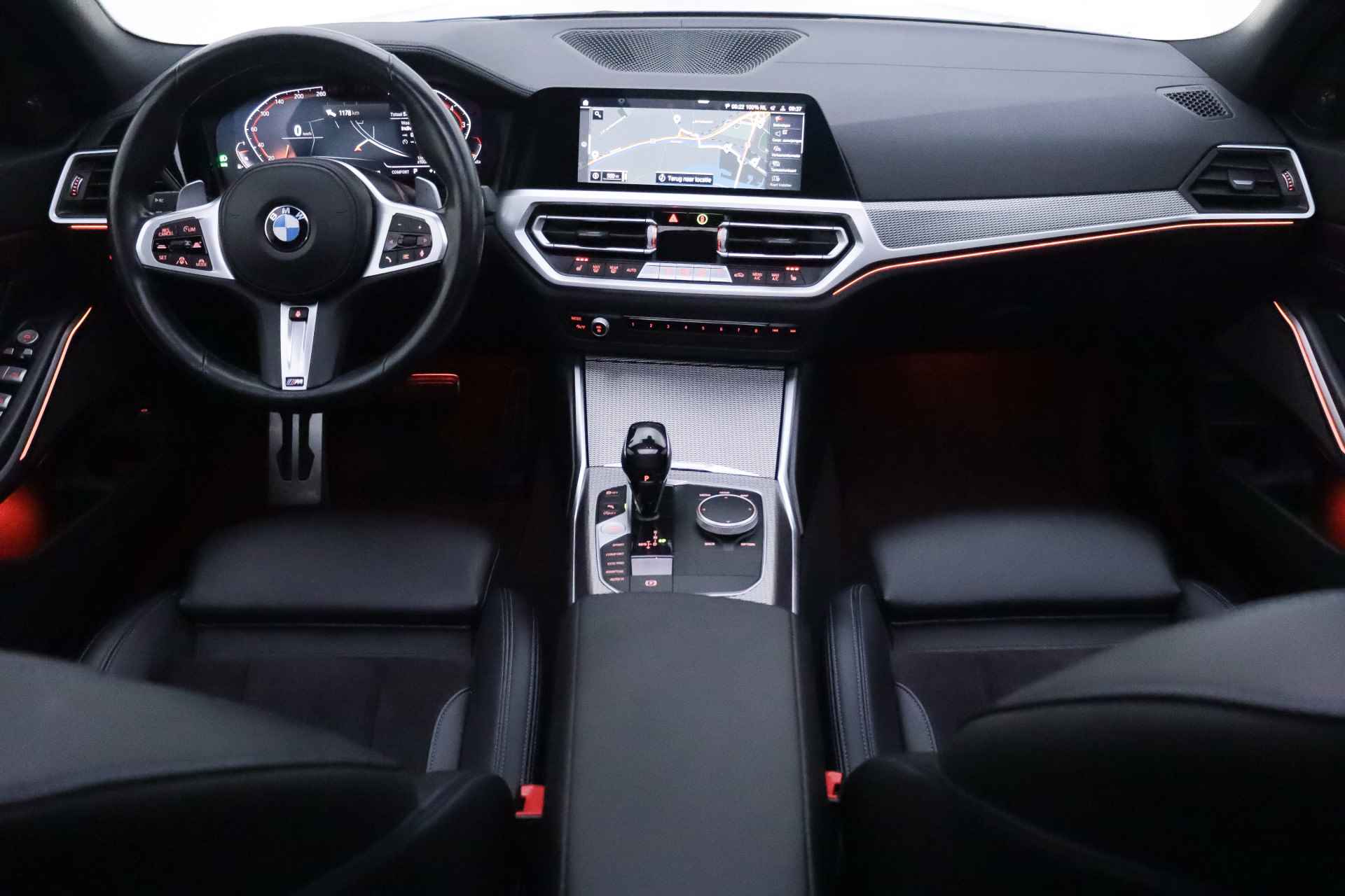 BMW 3 Serie Touring 330iA M-SPORT High Executive PANO/HARMAN KARDON/MEMORY/HEAD UP/ACC/LASER LED/CAMERA/STUUR+STOELVERW./BLINDSPOT/CARPLAY/NAVI/LMV 18'' - 21/43