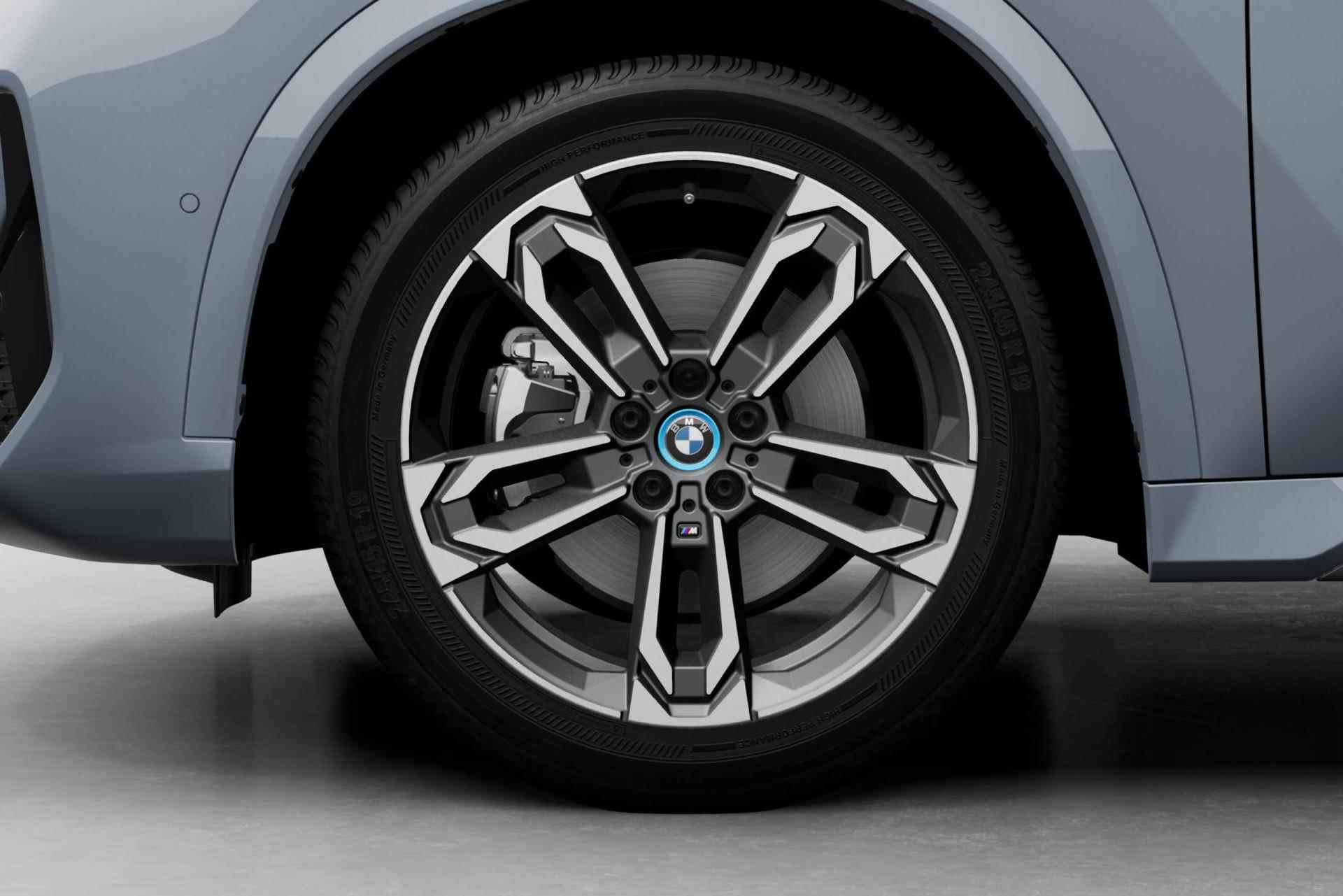 BMW iX1 xDrive30 Launch Edition 67 kWh | M Sportpakket | Elektrisch verwarmde voorstoelen | Driving Assistant Plus - 10/21