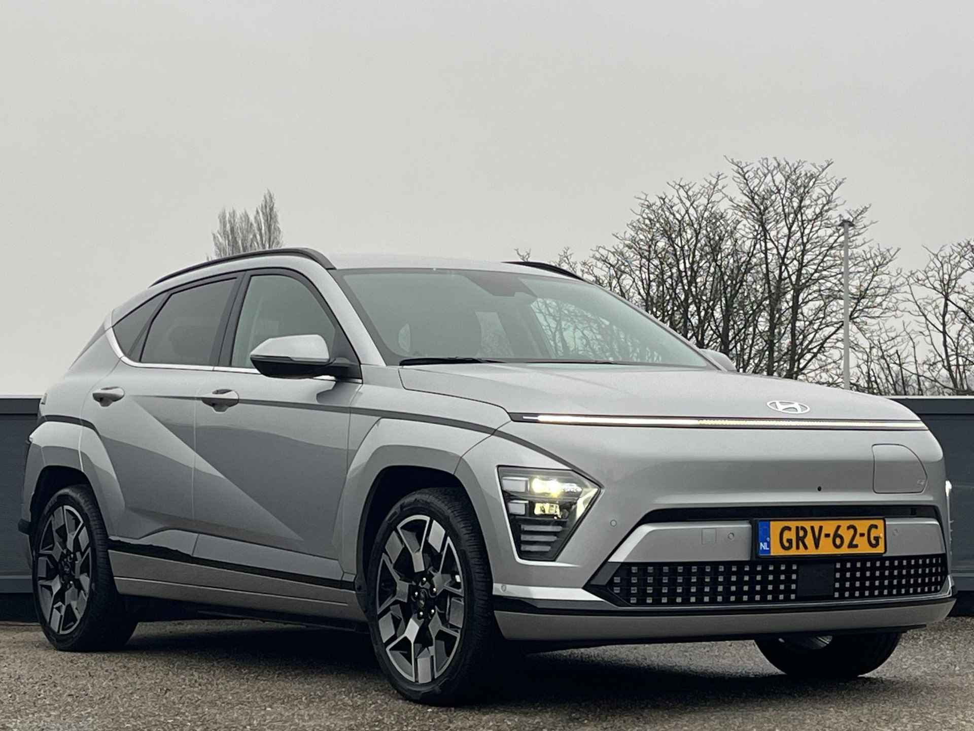 Hyundai Kona Electric Premium 65.4 kWh |WARMTEPOMP|VOORVERWARMING|STOELVERKOELING|360 CAMERA| - 4/61