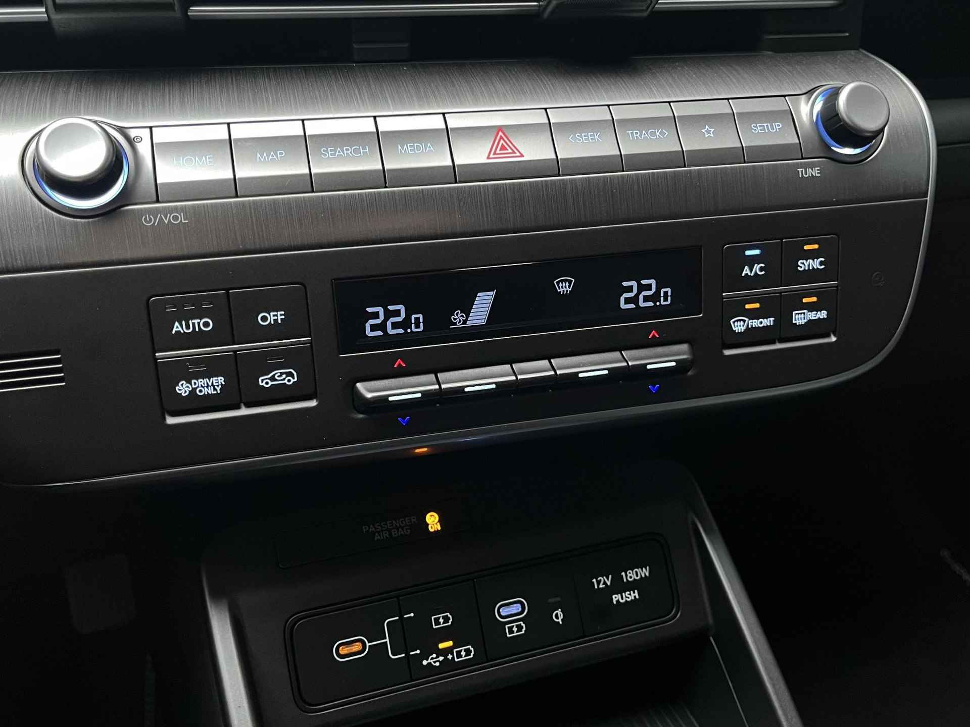 Hyundai Kona Electric Premium 65.4 kWh |WARMTEPOMP|VOORVERWARMING|STOELVERKOELING|360 CAMERA| - 32/61