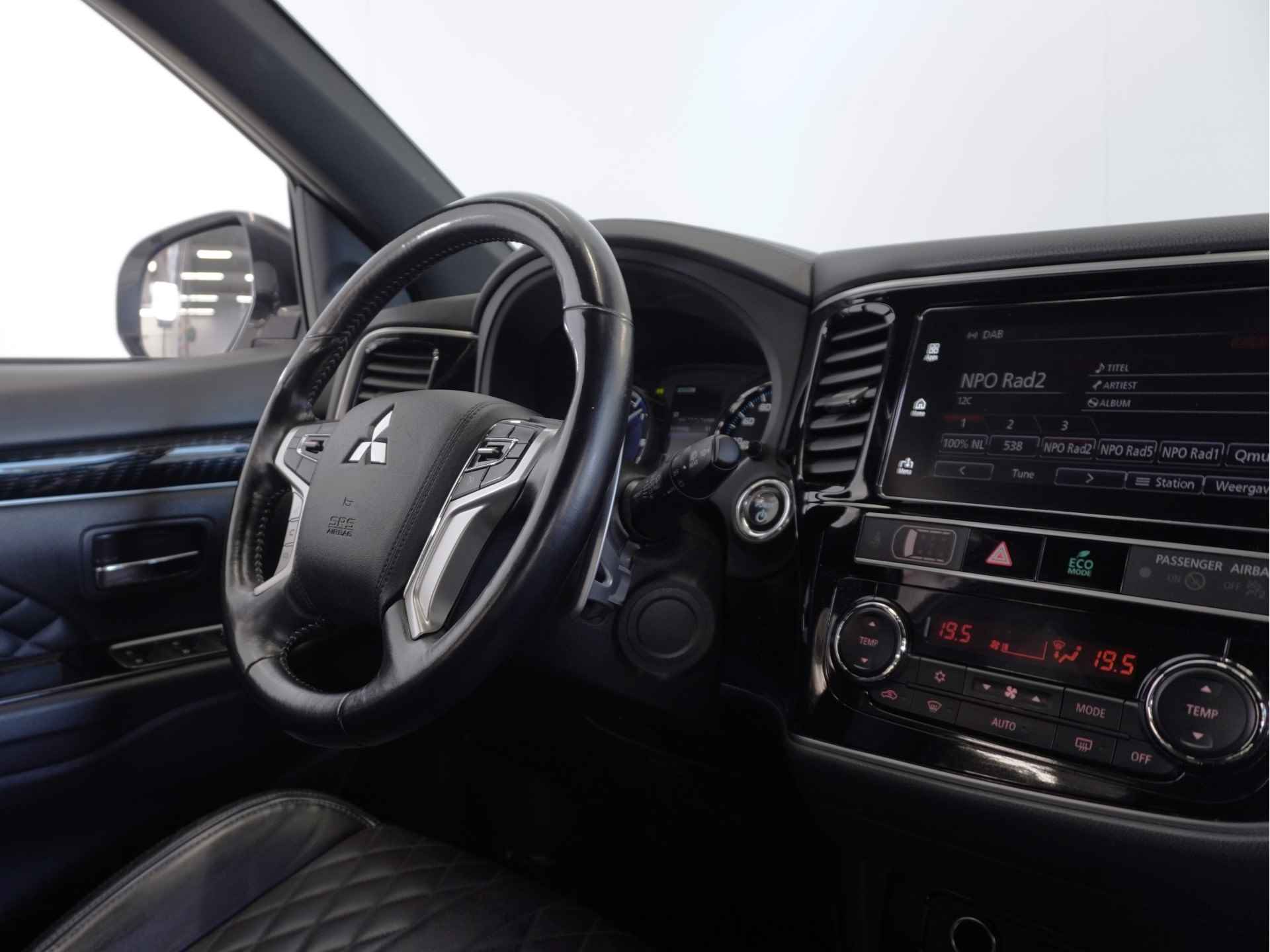 Mitsubishi Outlander 2.4 PHEV Premium | Leder | 360 camera | Navi by App | Stuur- stoelverwarming | Trekhaak | Rijklaarprijs - 20/44