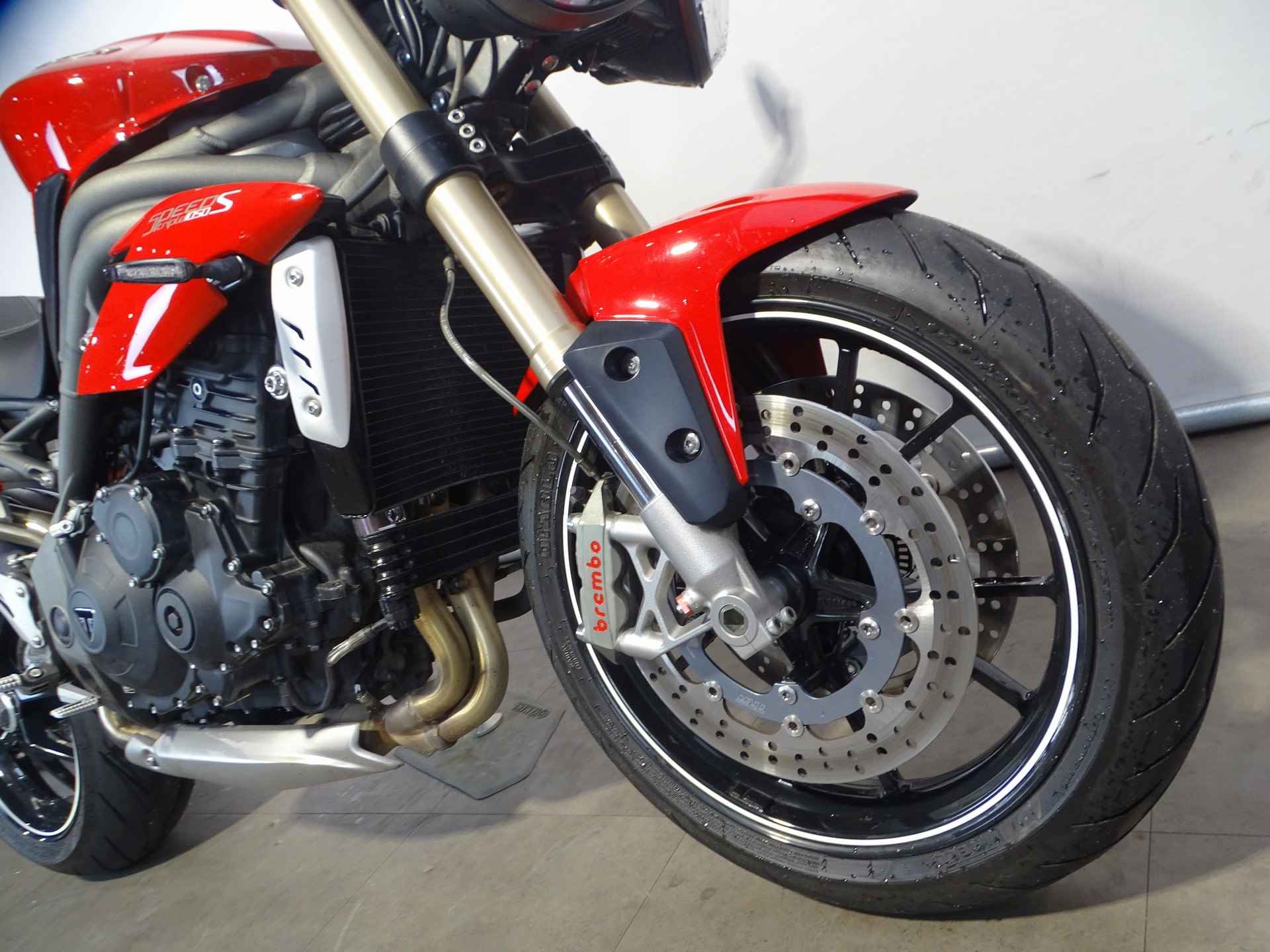 Triumph SPEED TRIPLE S - 5/9