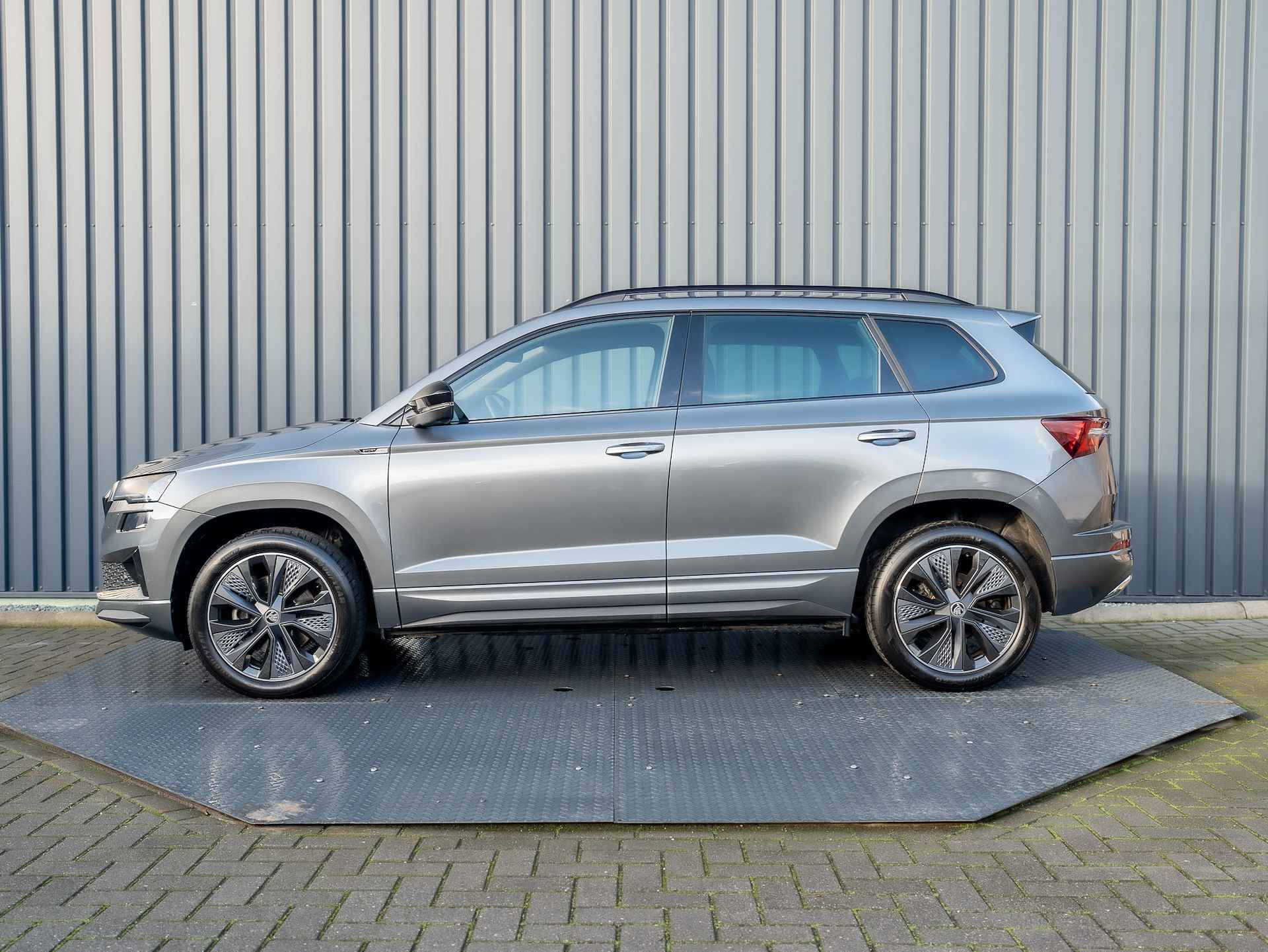 Škoda Karoq 1.5 TSI ACT Sportline Business | Camera | Adapt. Cruise control | Prijs Rijklaar!! - 4/48