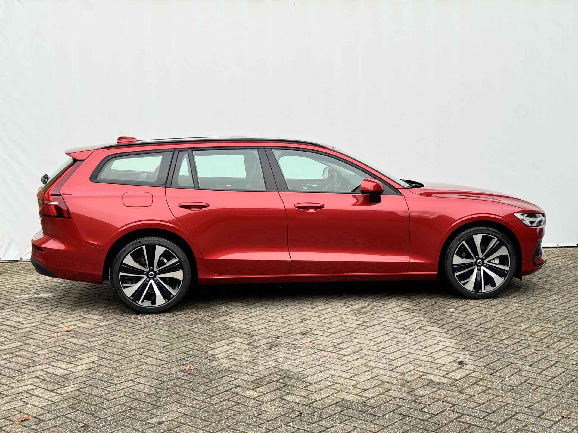 Volvo V60 2.0 B3 Essential Edition Park Assist | Climate | Driver Awareness & Assist | Leder . - 5/21