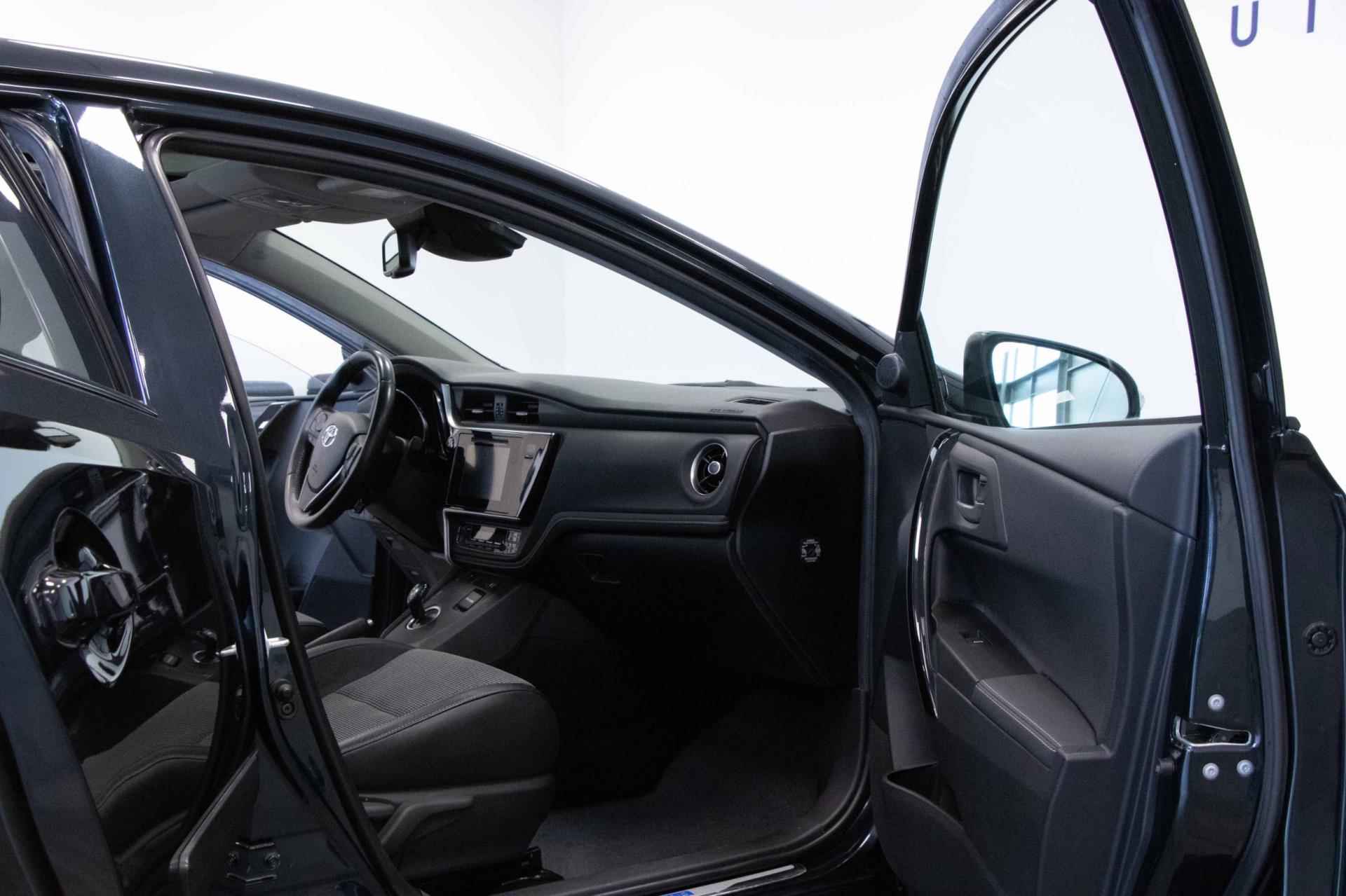Toyota Auris 1.8 Hybrid Business Pro| Navi| Camera| Cruise| Pano| Trekhaak - 8/23