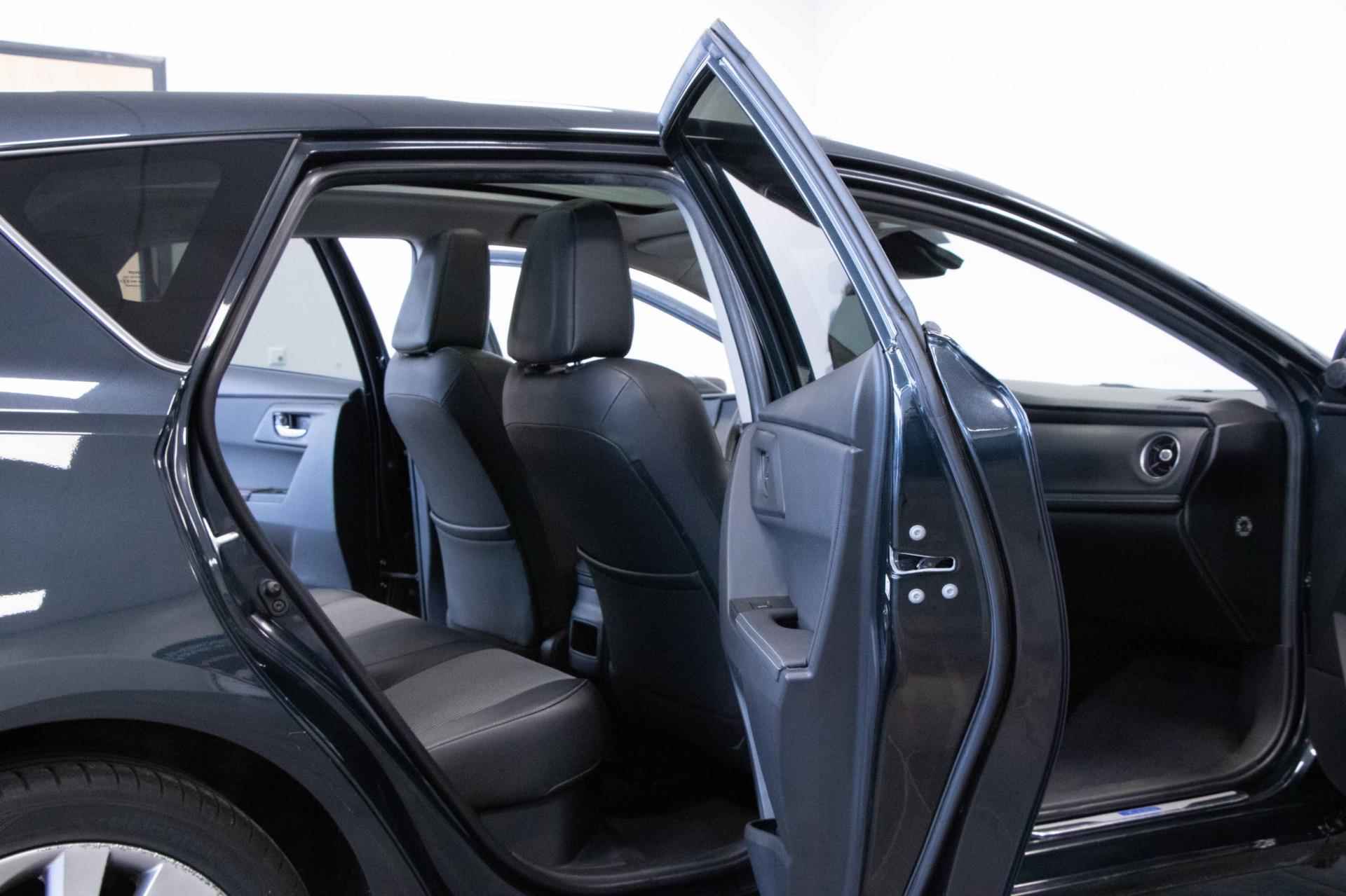 Toyota Auris 1.8 Hybrid Business Pro| Navi| Camera| Cruise| Pano| Trekhaak - 9/23