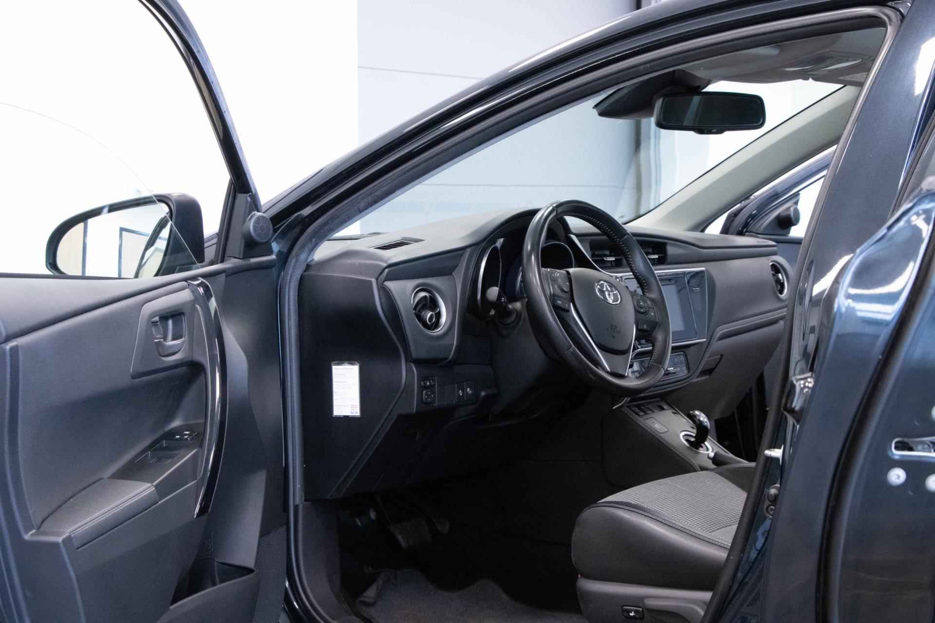 Toyota Auris 1.8 Hybrid Business Pro| Navi| Camera| Cruise| Pano| Trekhaak - 11/23