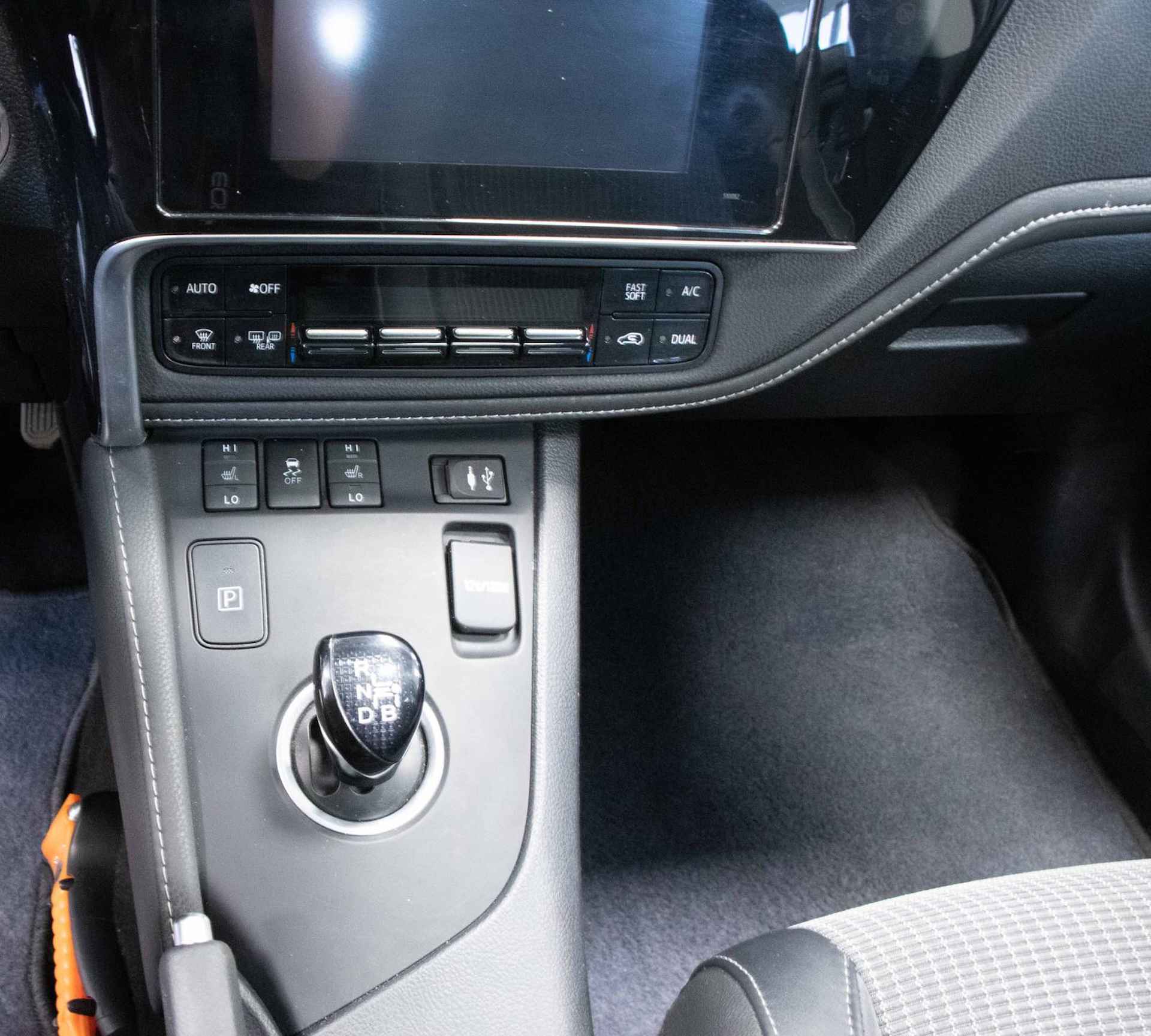 Toyota Auris 1.8 Hybrid Business Pro| Navi| Camera| Cruise| Pano| Trekhaak - 17/23