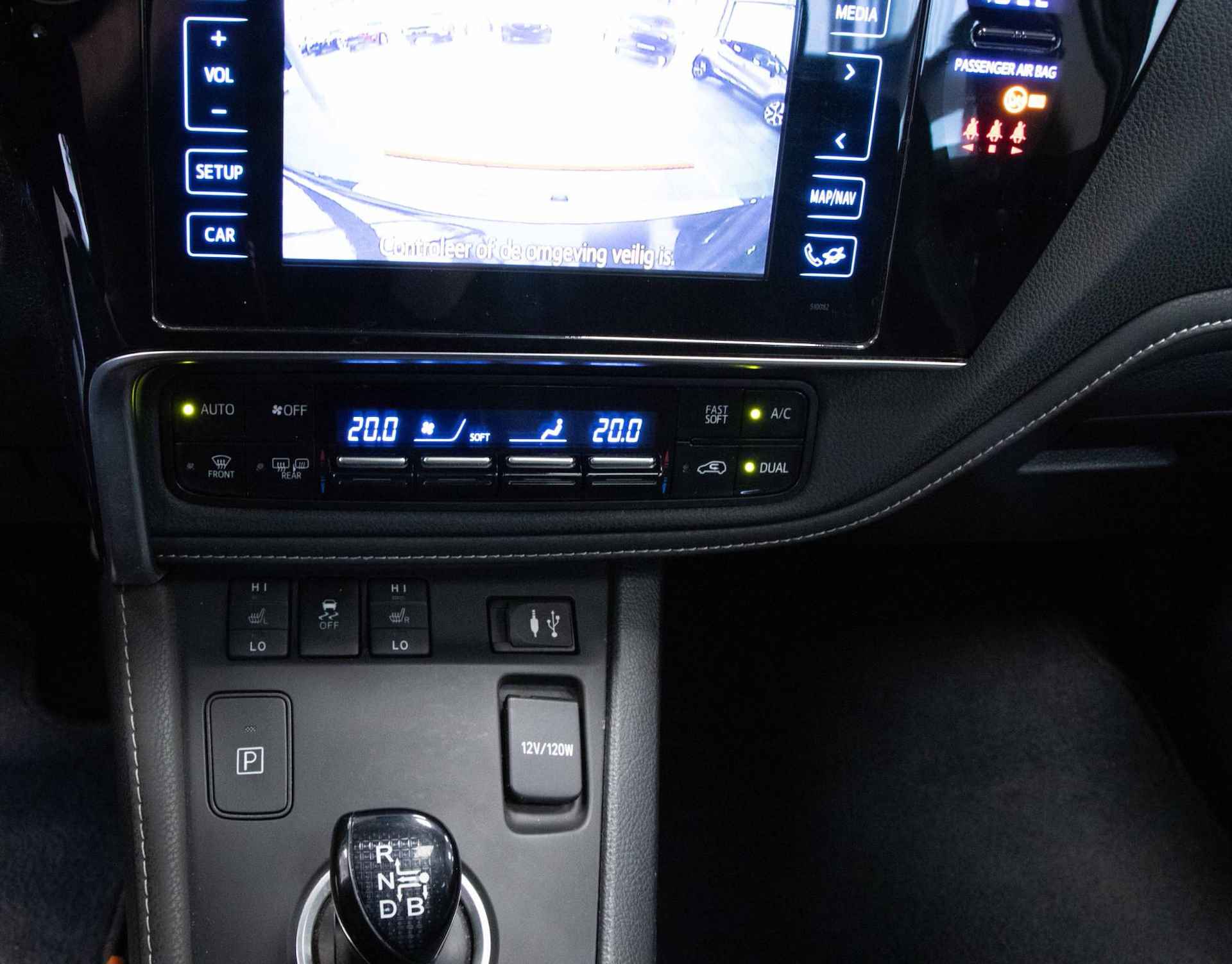 Toyota Auris 1.8 Hybrid Business Pro| Navi| Camera| Cruise| Pano| Trekhaak - 19/23