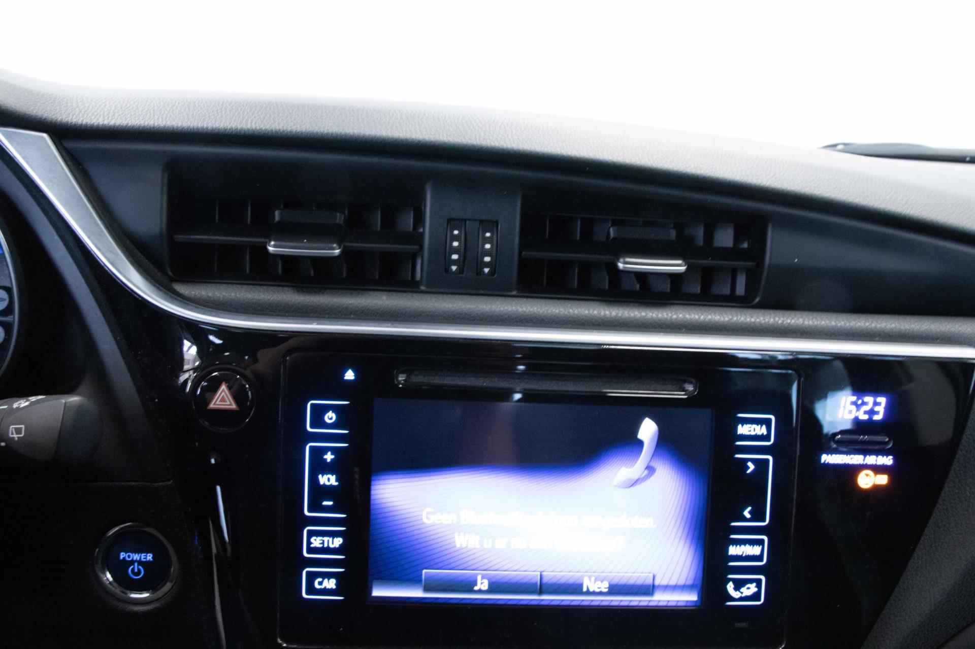 Toyota Auris 1.8 Hybrid Business Pro| Navi| Camera| Cruise| Pano| Trekhaak - 21/23