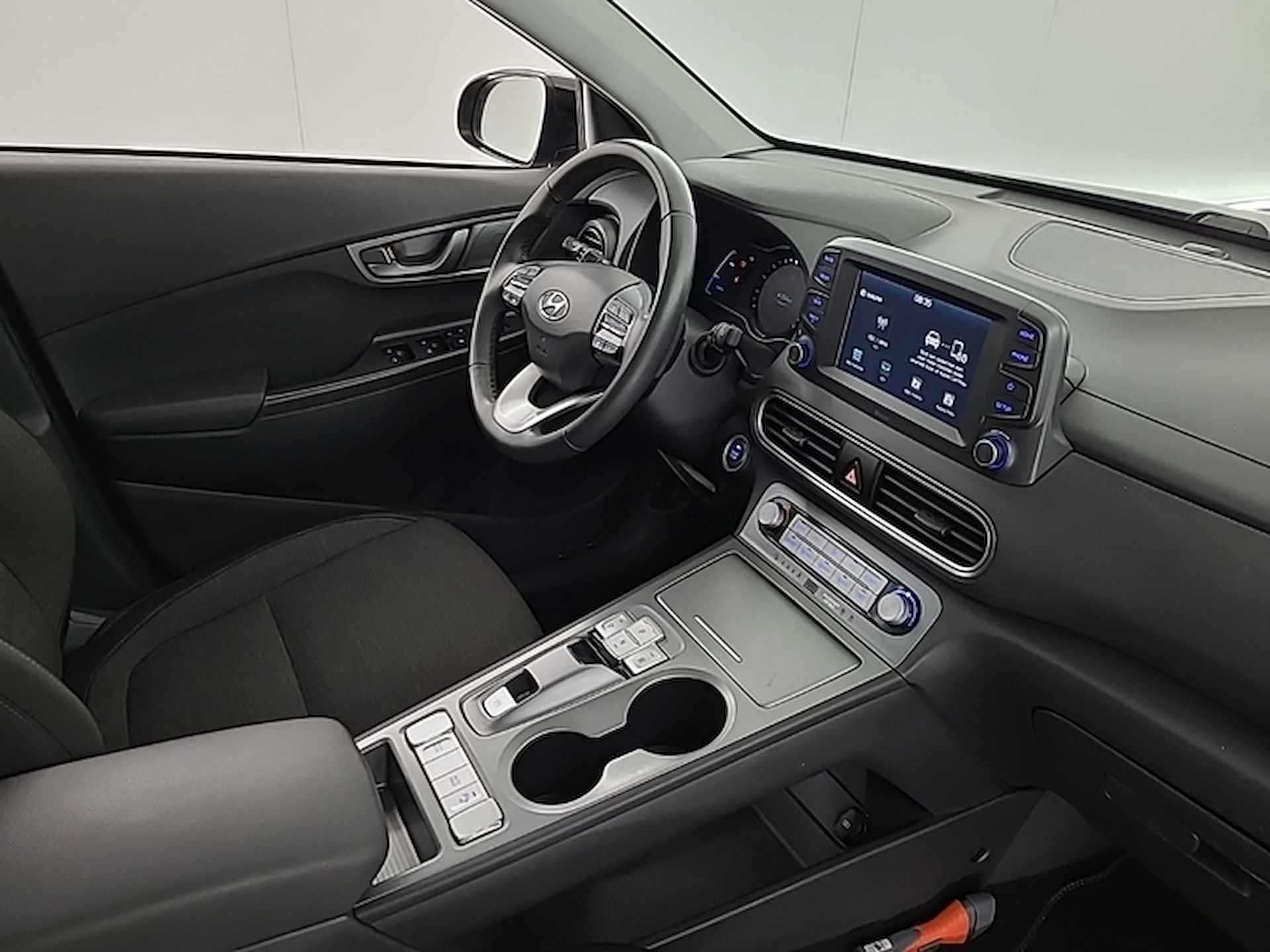 Hyundai KONA EV Comfort 64 kWh, (Subsidie-Mogelijk) (204PK) 2e-Eig, Hyundai-Dealer-Onderh, 12-Mnd-BOVAG, NL-Auto, Warmtepomp, Apple-Carplay/Android-Auto, Achteruitrijcamera, Airco/Climate-Control, Adaptive-Cruise-Control, Parkeersensoren, DAB, Keyless Lane-Assist, Voorruit-Verwarmd, Privacy-Glas - 9/41